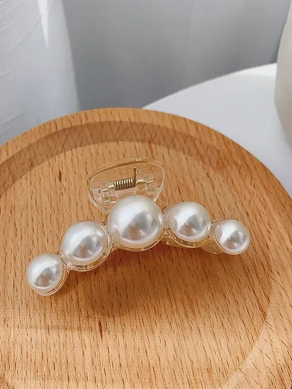 27 Pearl Claw Clip