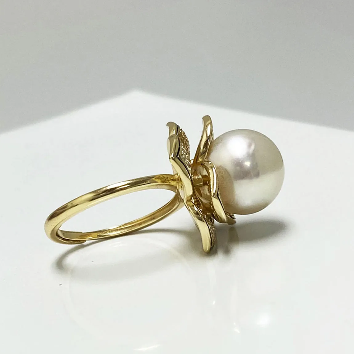 Amaryllis South Sea Gold Pearl Ring