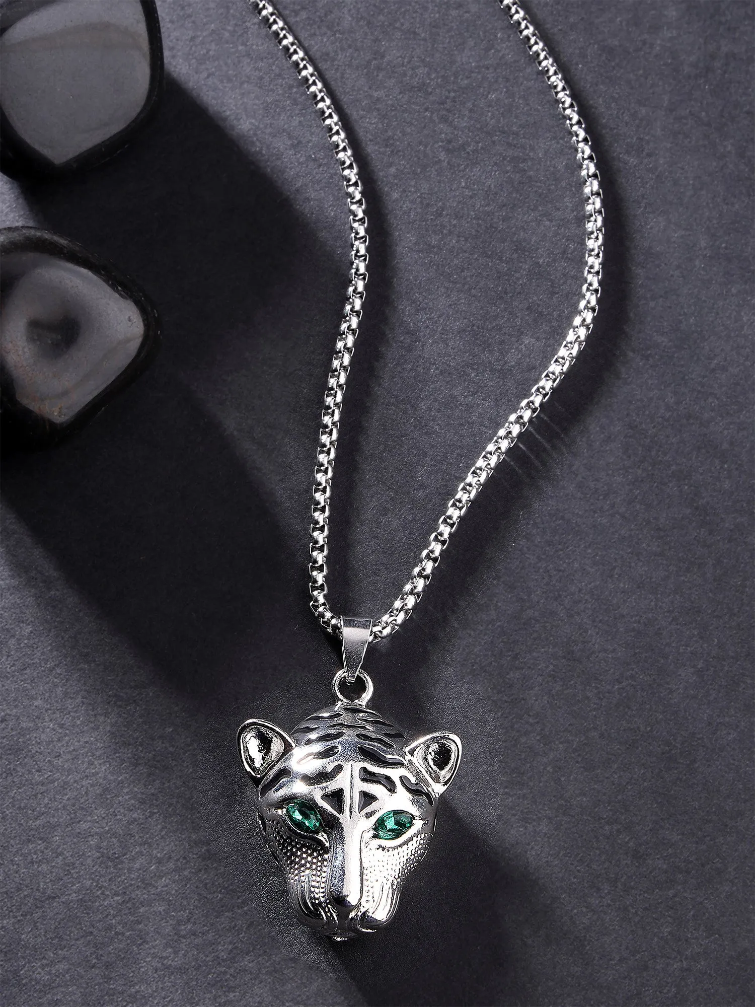 Bohey by KARATCART Silver Plated Green Eye Tiger Metal Chain Pendant for Men
