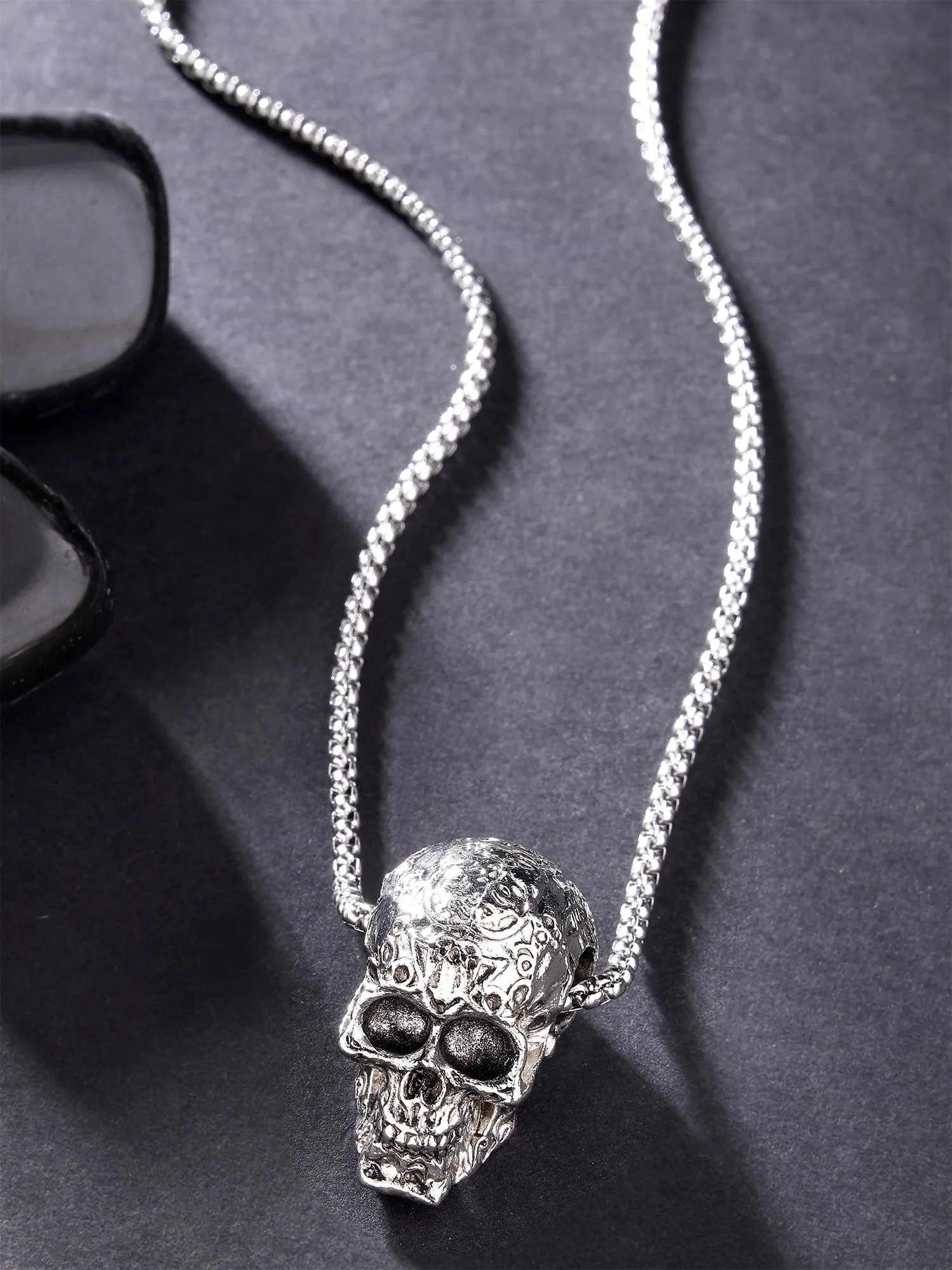 Bohey by KARATCART Silver Plated Skull Metal Chain Pendant for Men