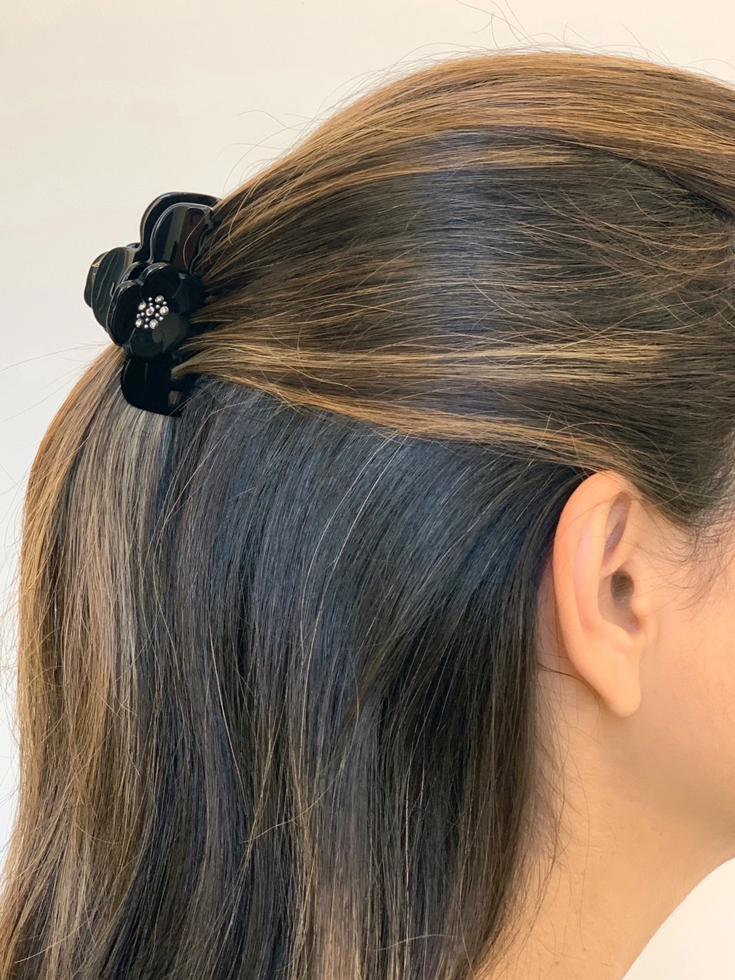 Camellia Crystal Small Black Claw Clip