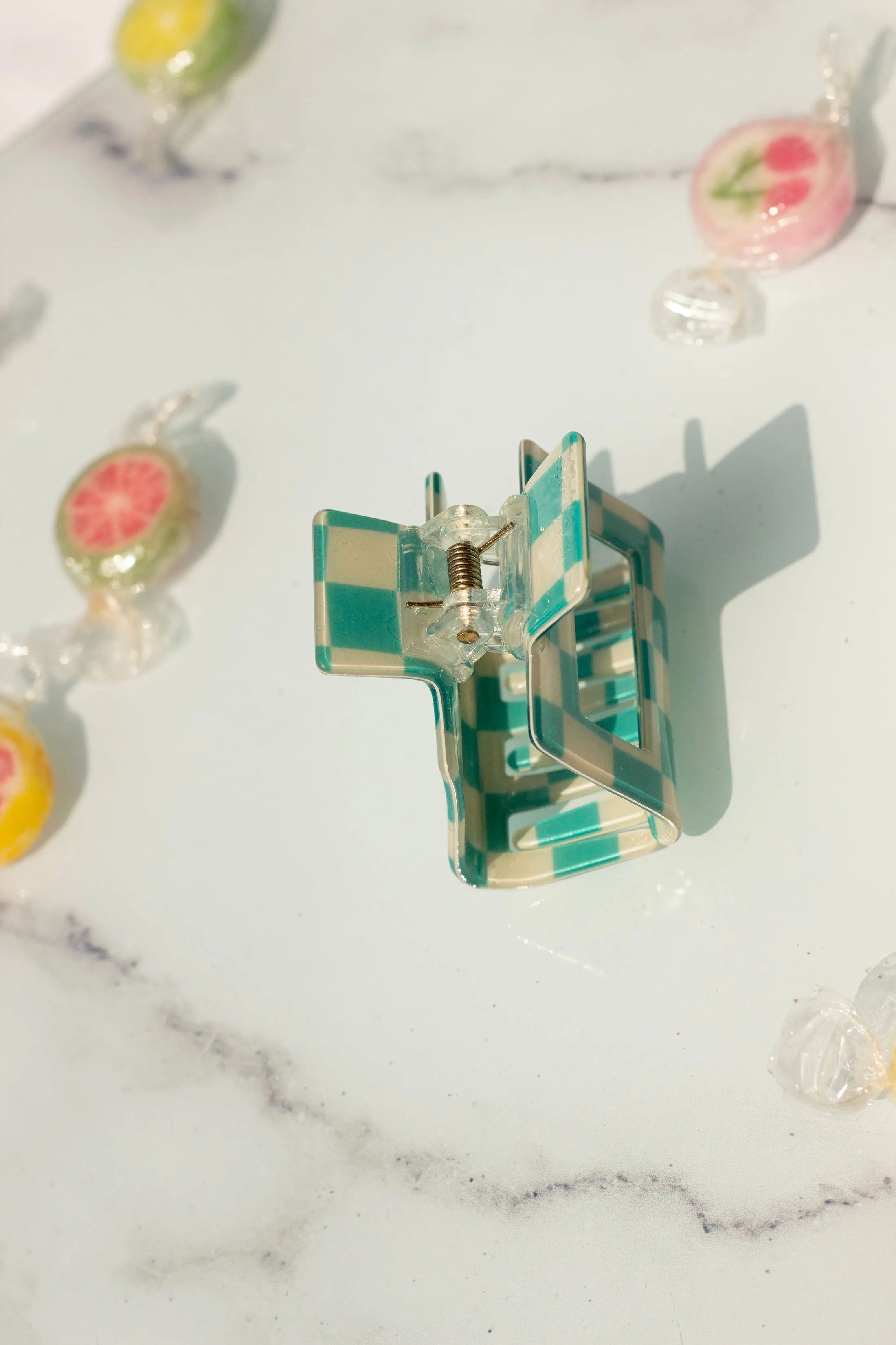 Checkerboard Print Cut Out Rectangle Claw Hair Clip