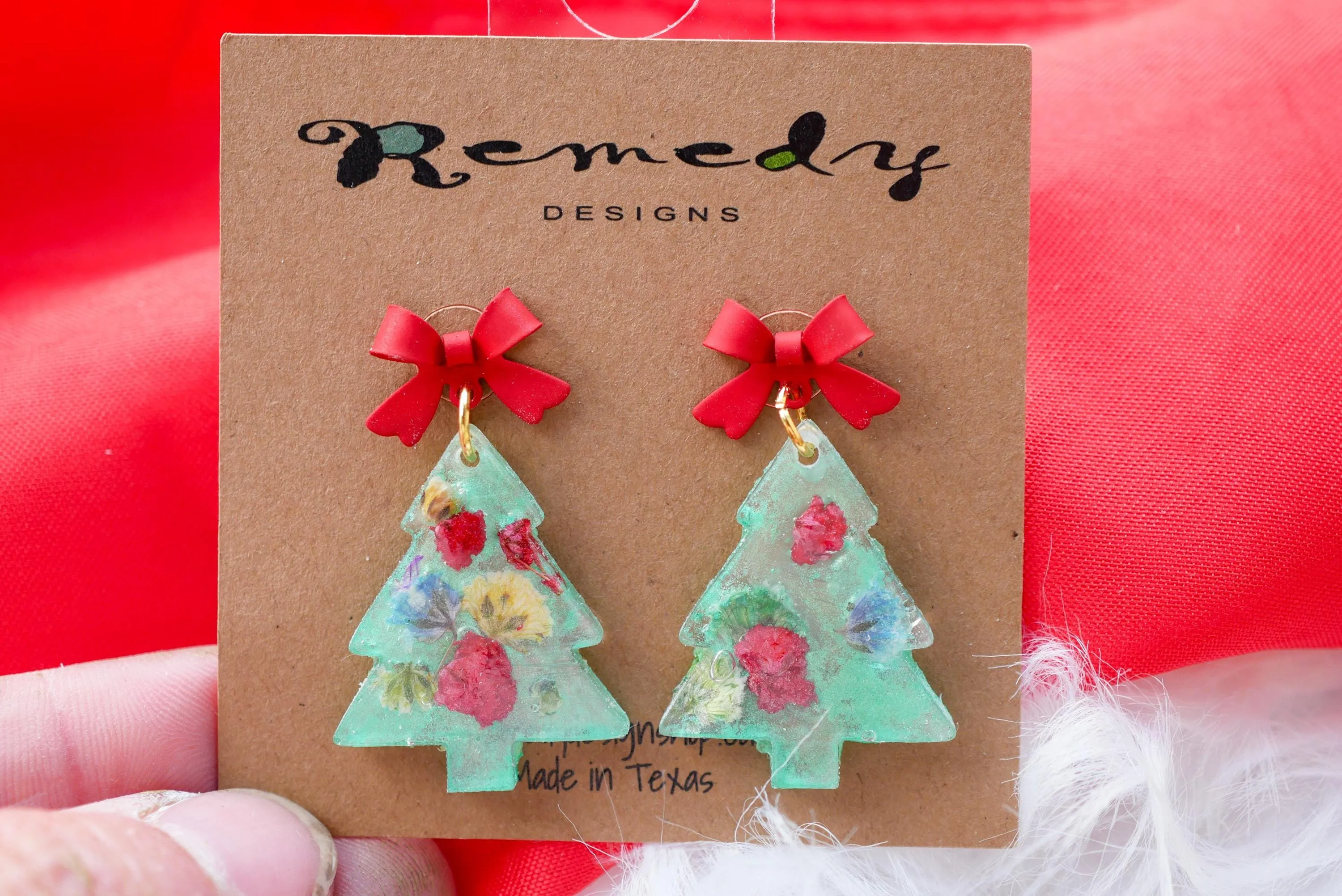 Christmas tree earrings with pressed flowers, festive dried flower earrings
