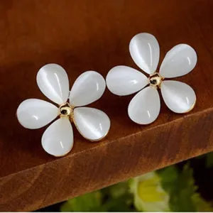 Dainty Daisy With Gold Center Flower Earrings