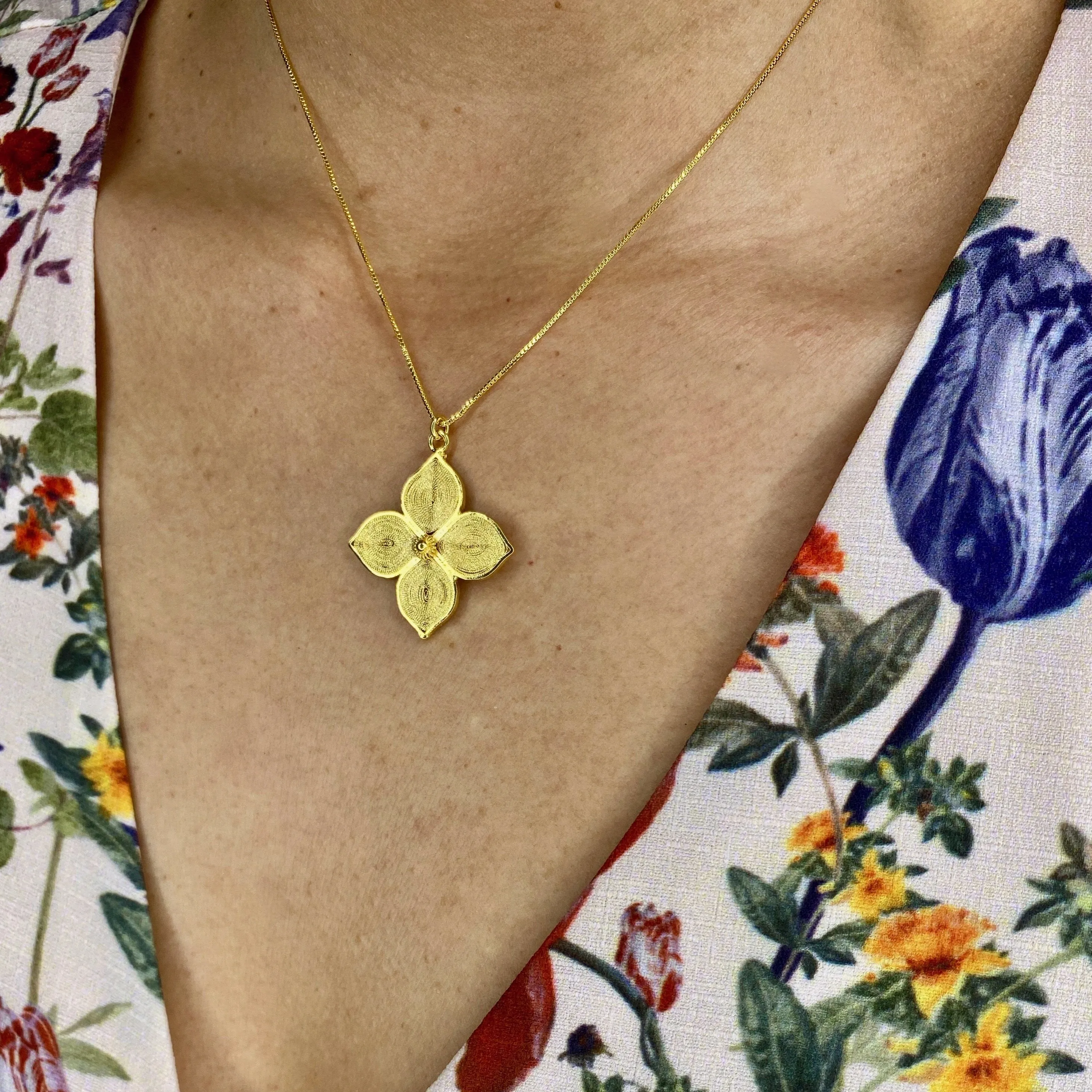 DOGWOOD GOLD SMALL PENDANT ADJUSTABLE NECKLACE FILIGREE
