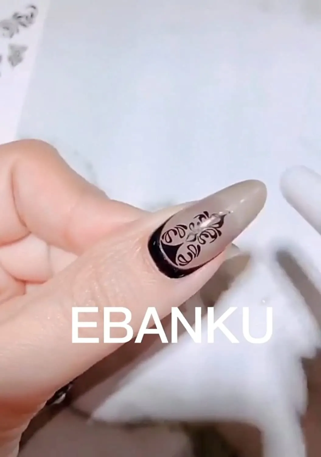 EBANKU 12 Sheets Black White Nail Art Sticker, Leaves Retro Flower Vine Pattern Decals French Classic Simple Self Adhesive Decals, for Girl Women Nails Art DIY Decoration