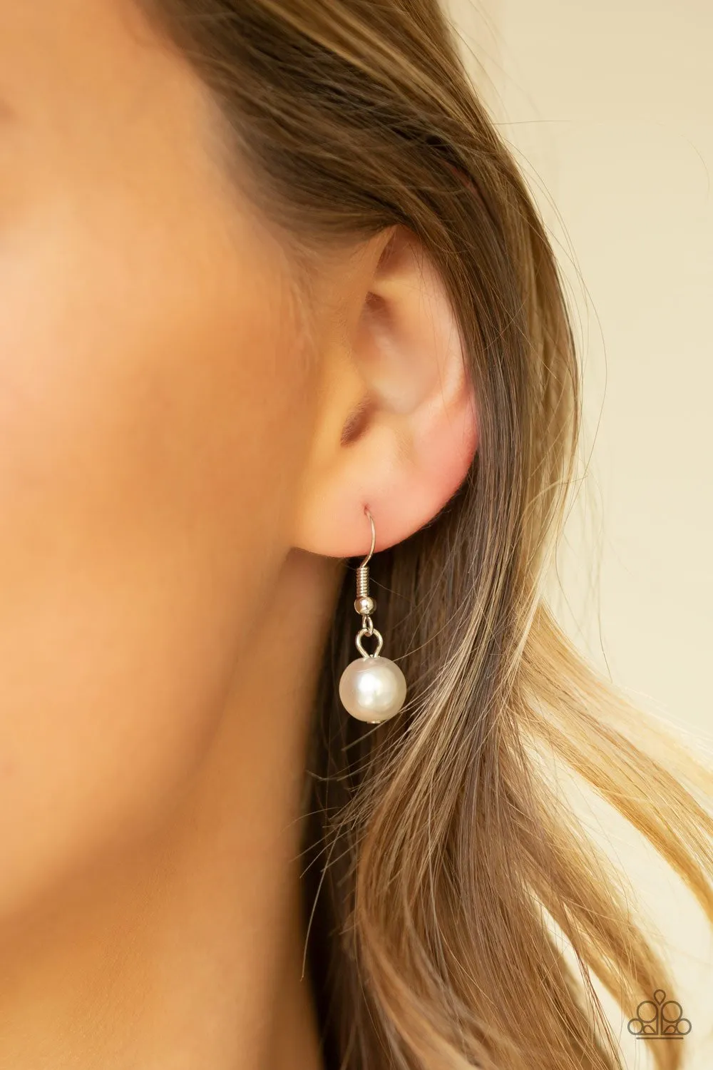 Paparazzi Pearl Prodigy - White Pearl Necklace