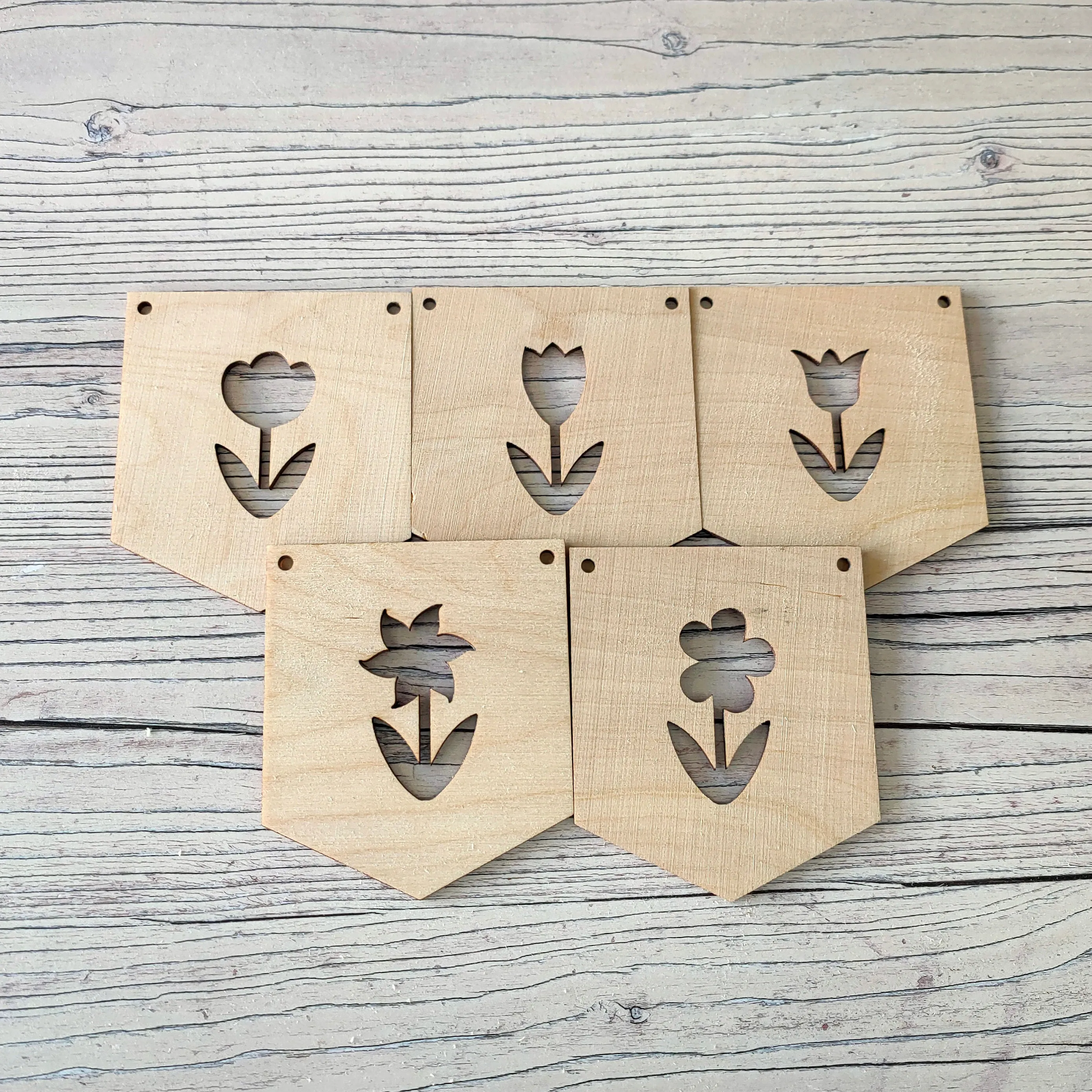 Plywood Basic Flowers Flag Bunting