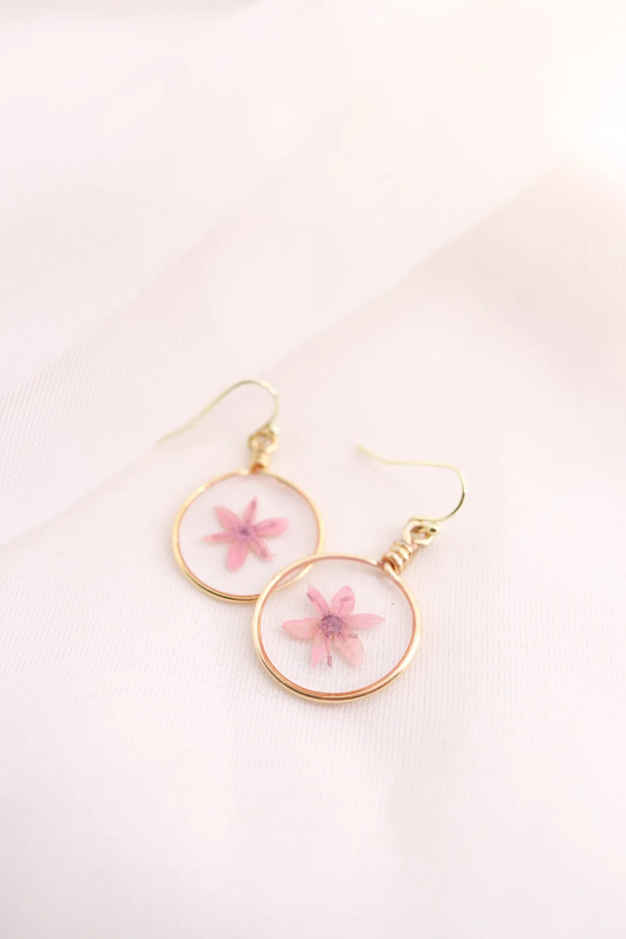 Pressed Pink Wildflower Resin Earrings, Real Dried Flower Botanical Earrings, Small Gold Circle Nature Jewelry Holiday Gift For Her