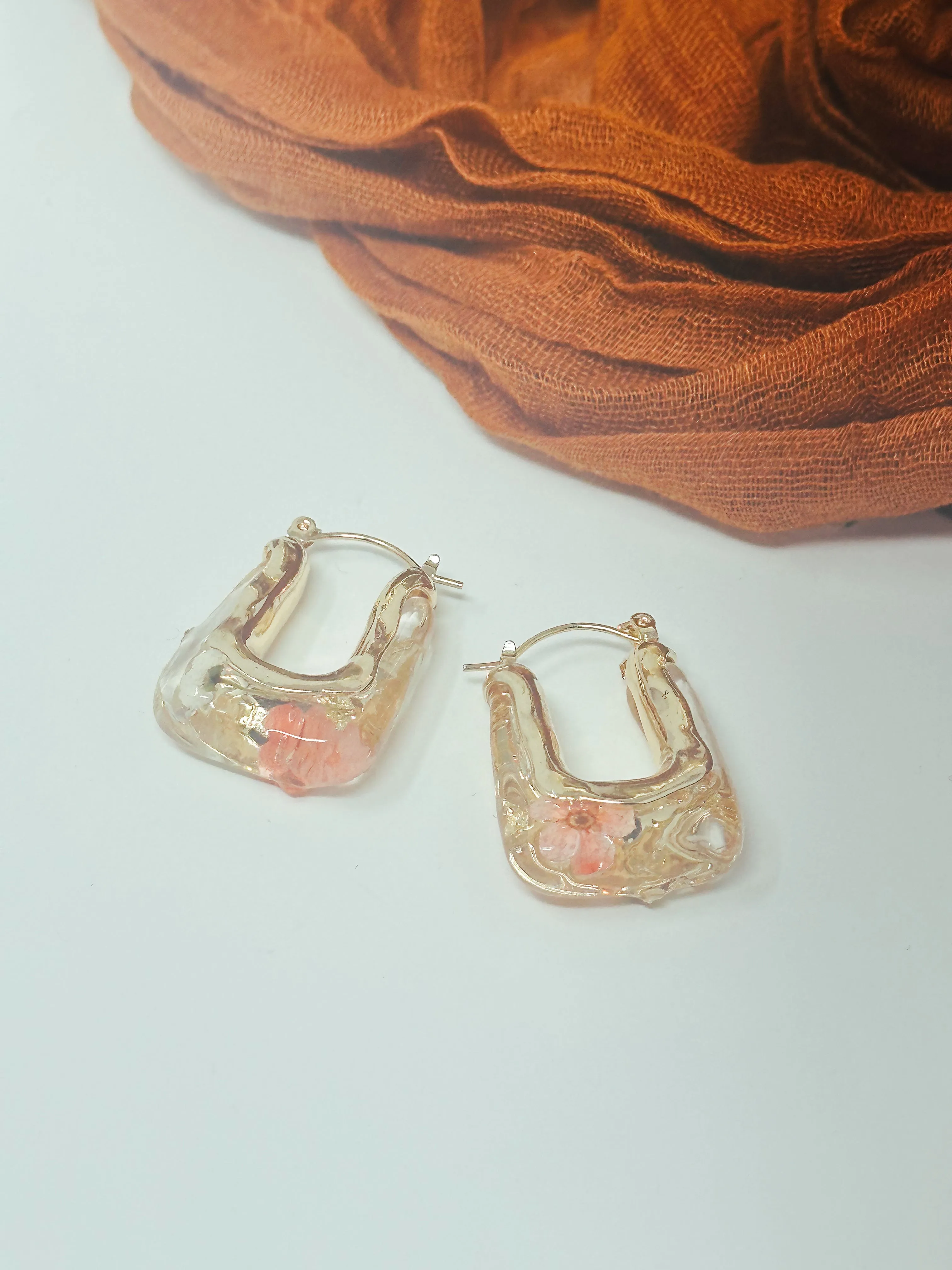 Resin hoops with real pressed flowers inside