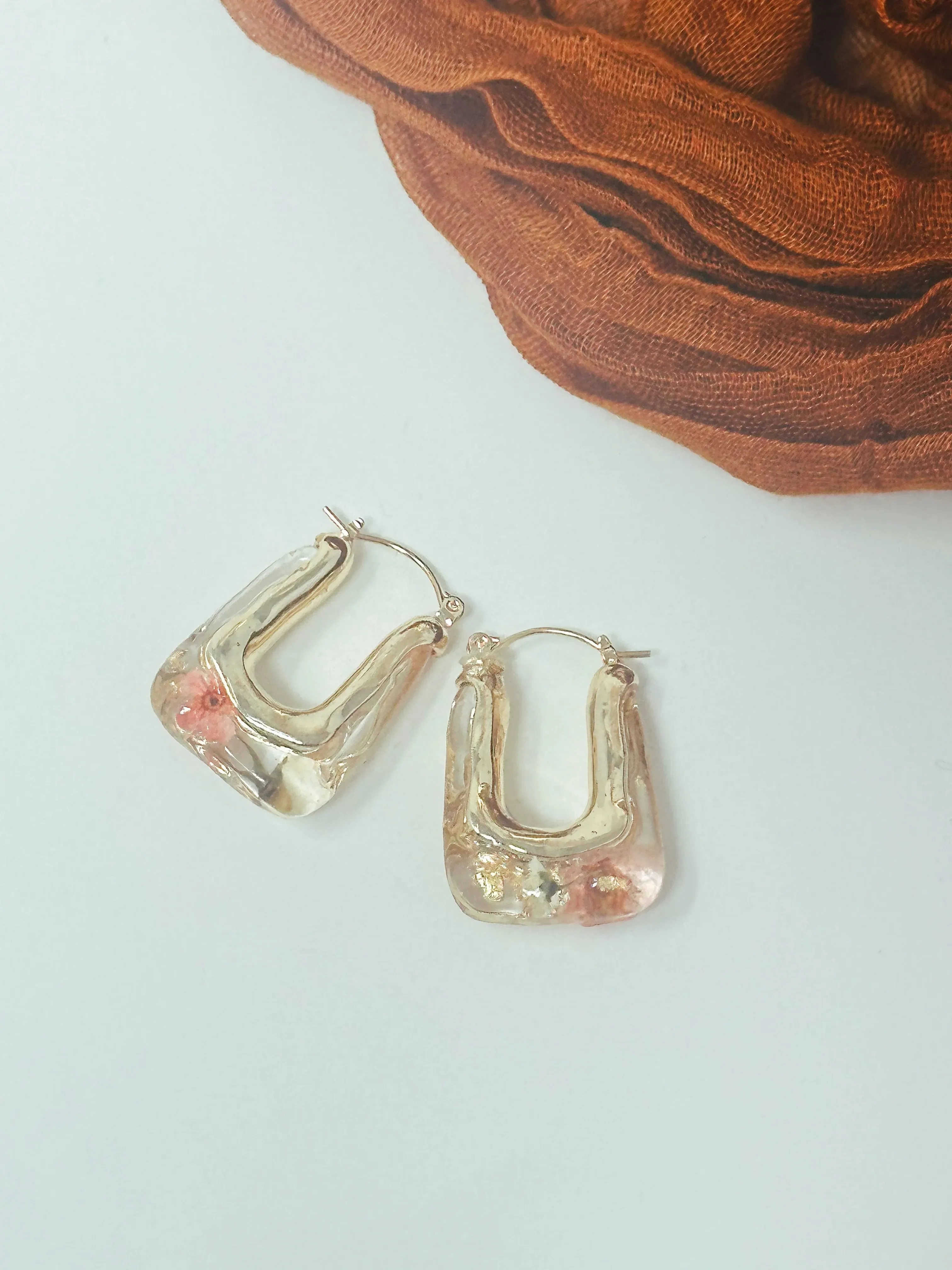 Resin hoops with real pressed flowers inside