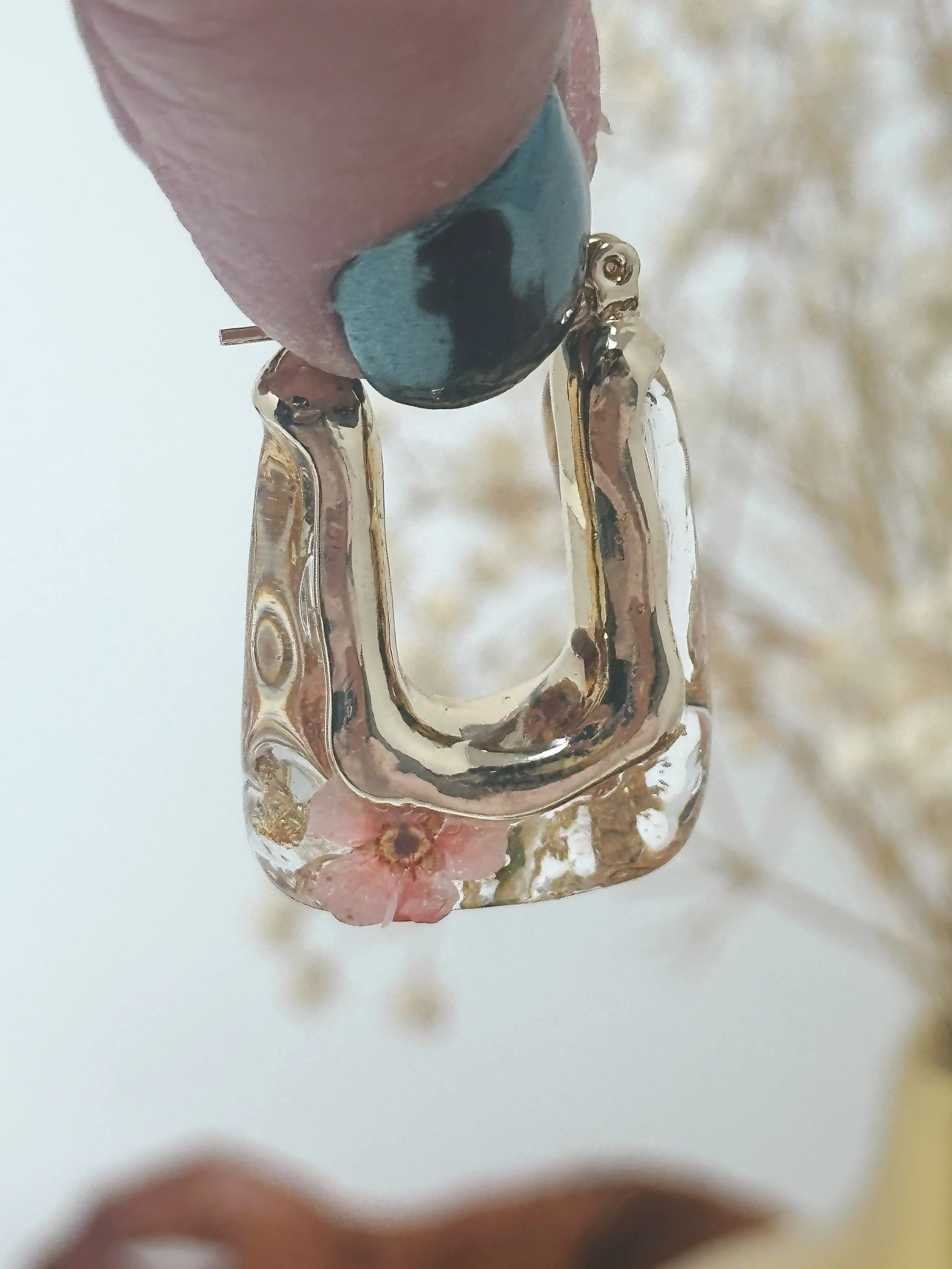Resin hoops with real pressed flowers inside