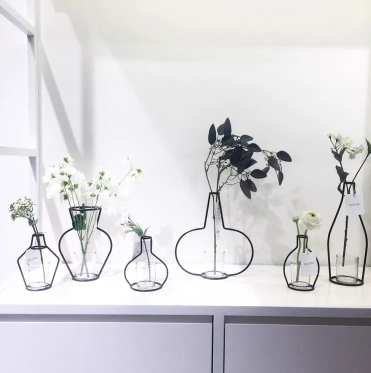 Retro Metal Iron Line Flowers Plant Vase Holder