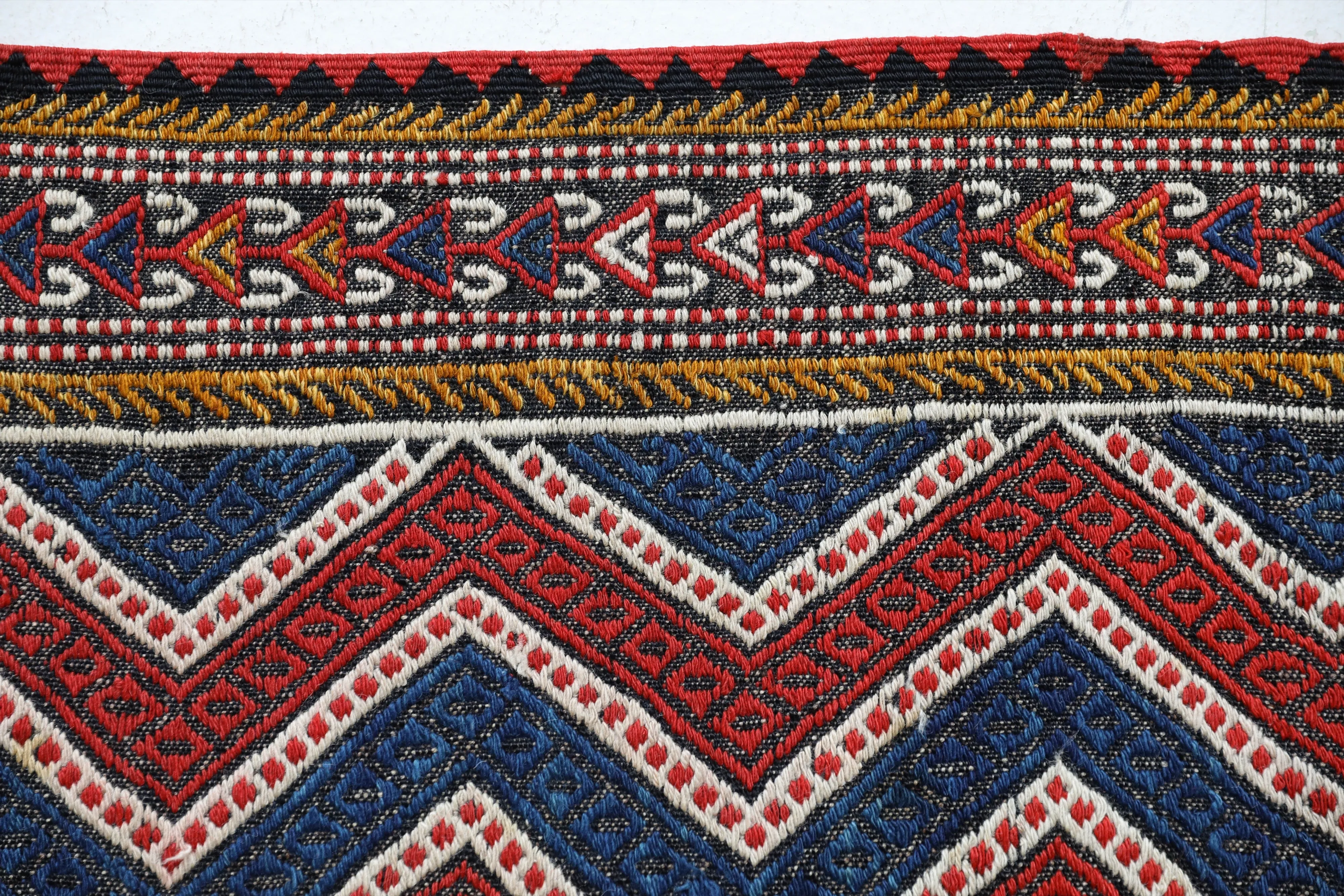 Semi-antique Pergamum Kilim Rug 5'3"x6'9"
