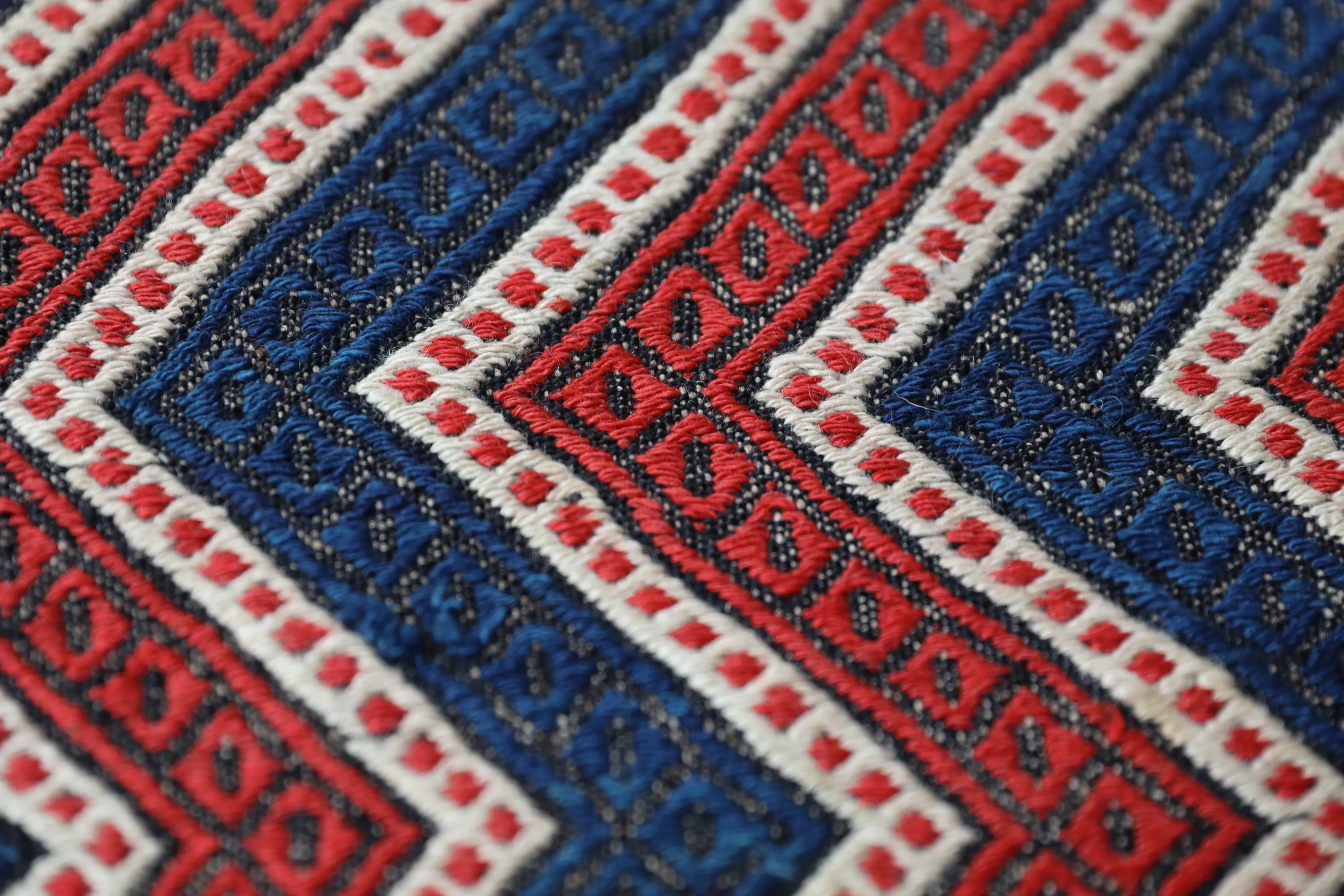 Semi-antique Pergamum Kilim Rug 5'3"x6'9"