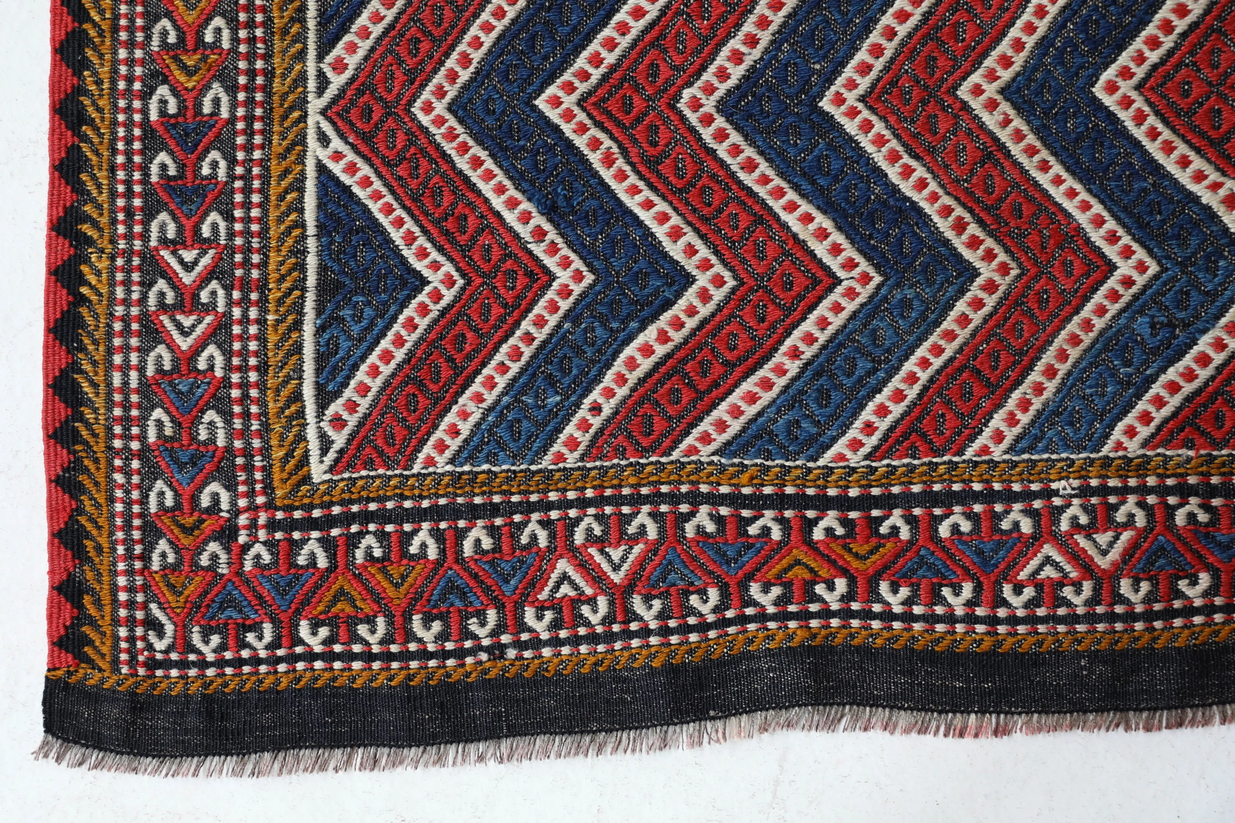 Semi-antique Pergamum Kilim Rug 5'3"x6'9"