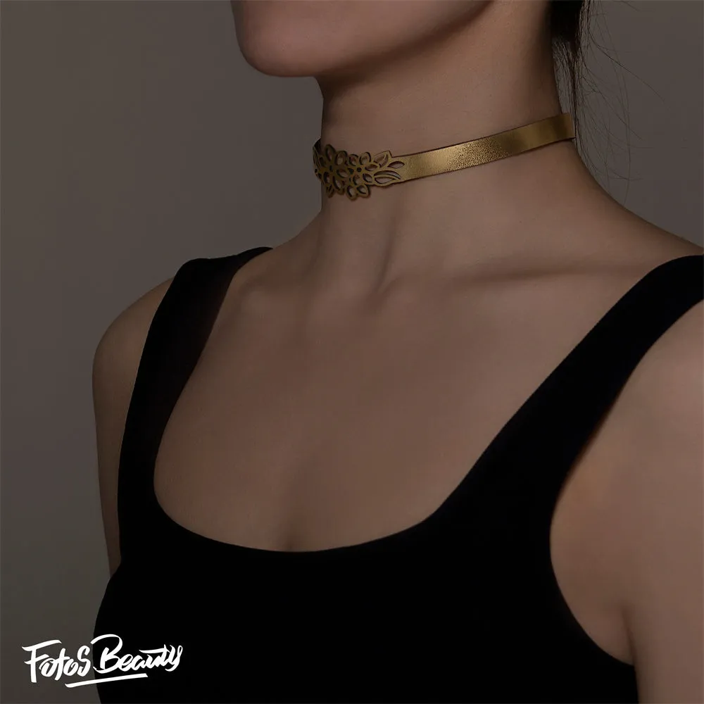 Small Openwork Peony Pattern Choker