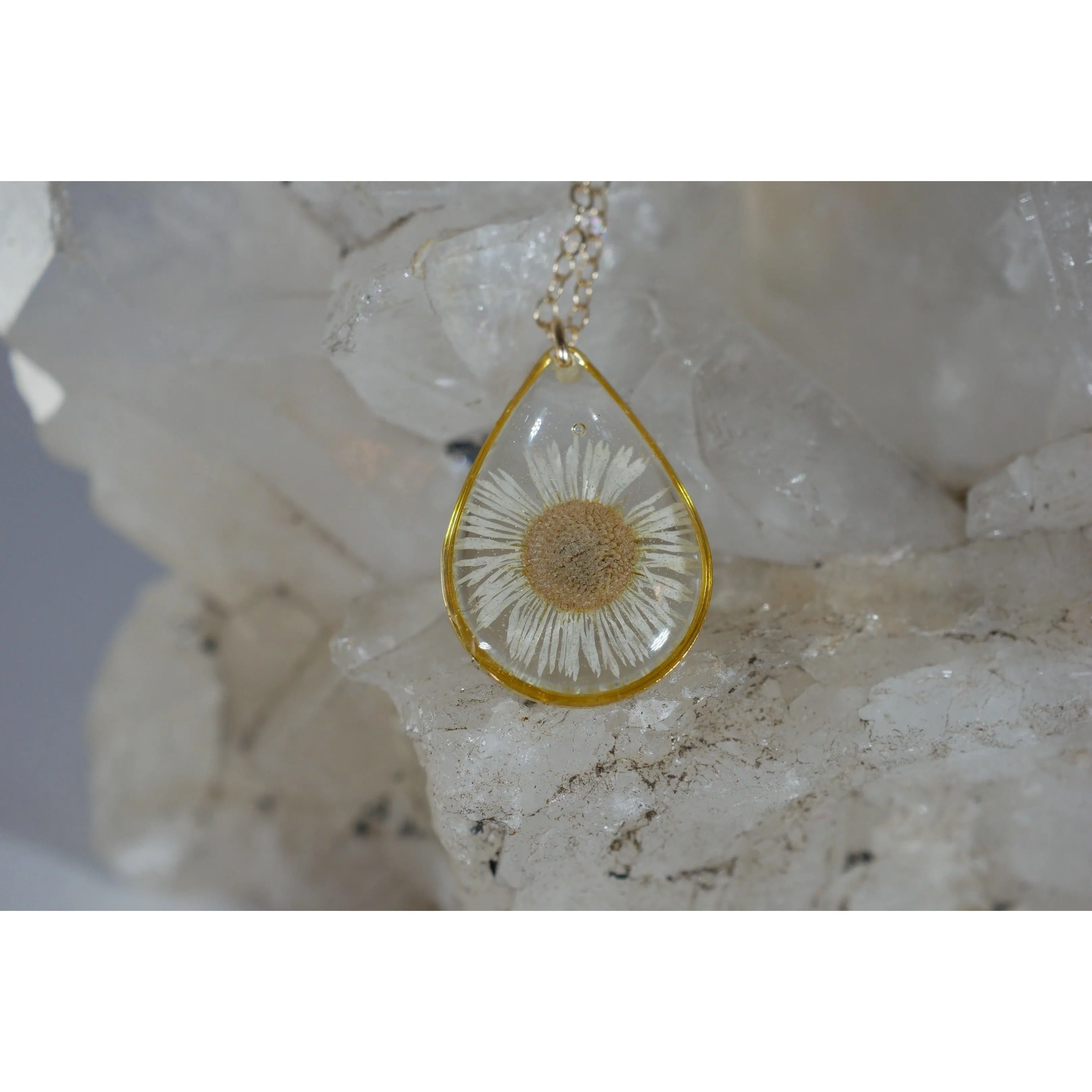 Tiny daisy Teardrop Necklace