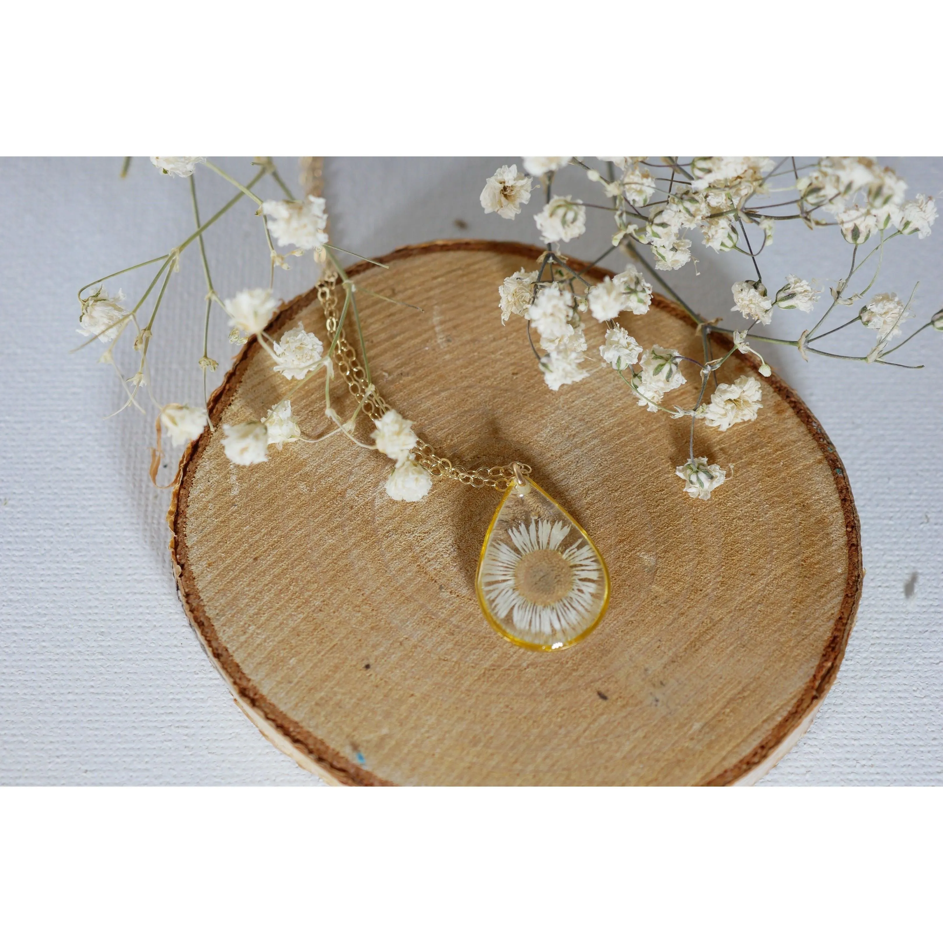 Tiny daisy Teardrop Necklace
