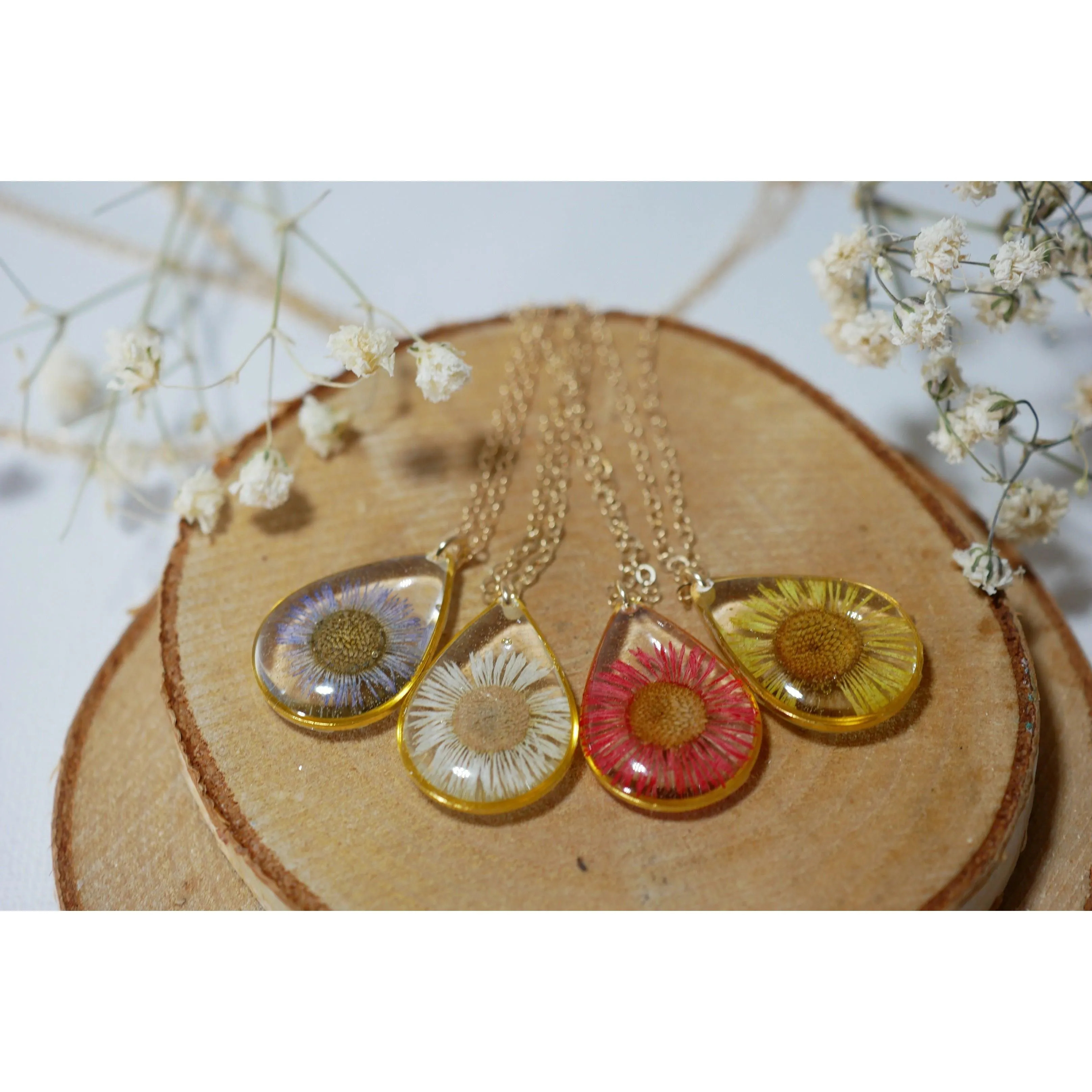 Tiny daisy Teardrop Necklace
