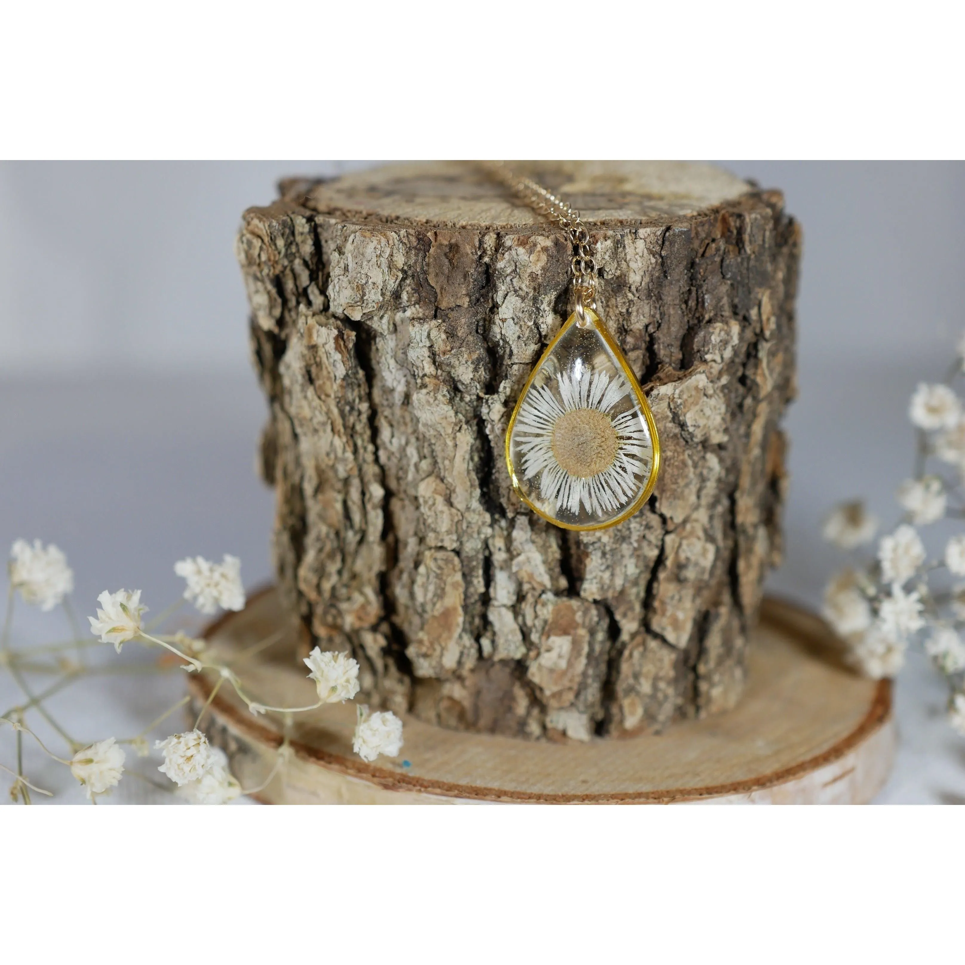 Tiny daisy Teardrop Necklace