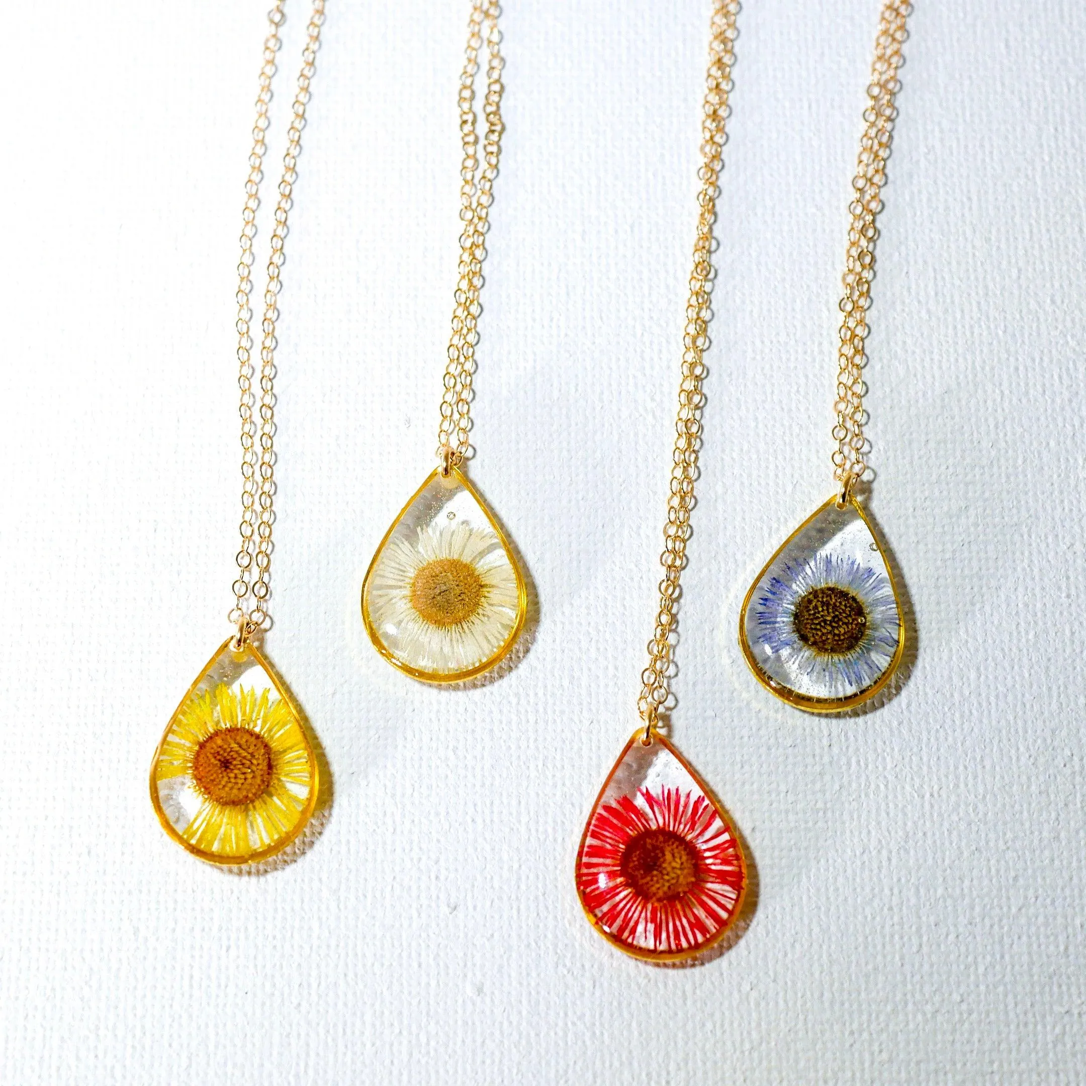 Tiny daisy Teardrop Necklace