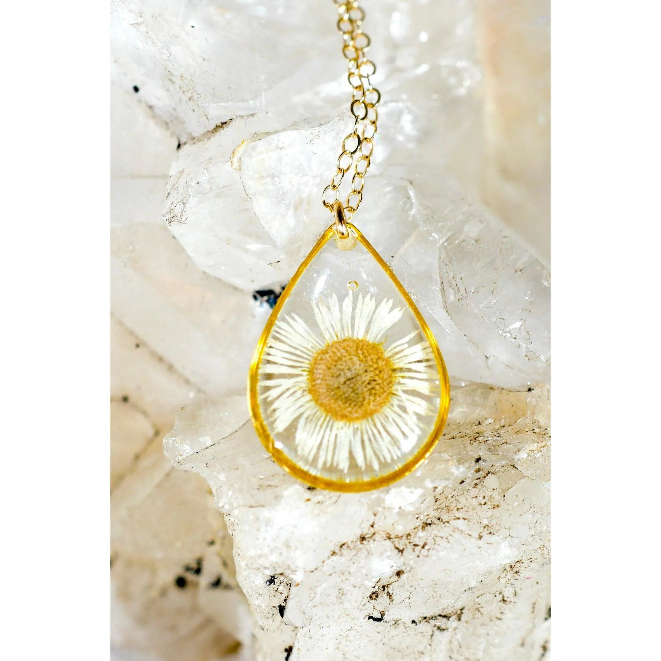Tiny daisy Teardrop Necklace