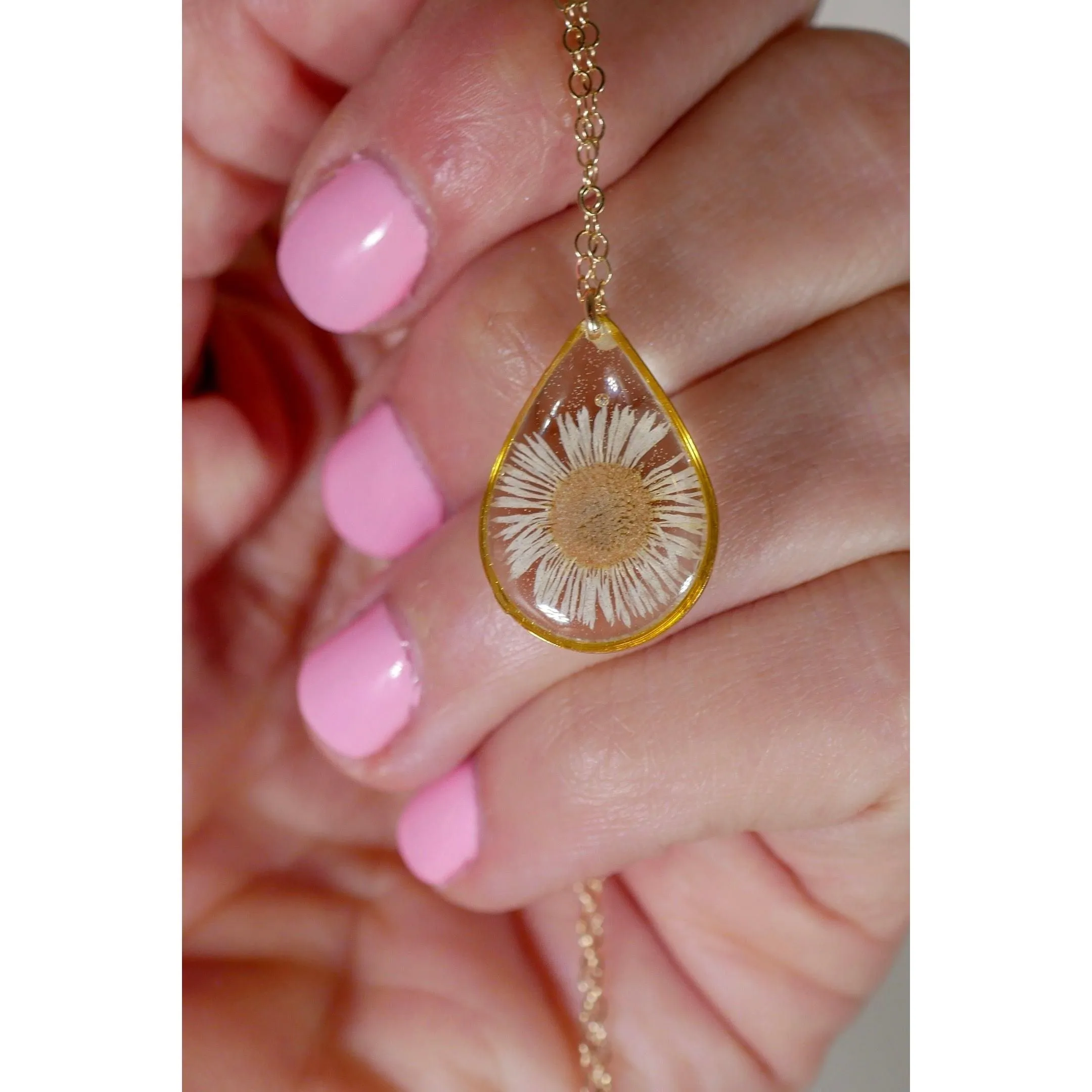 Tiny daisy Teardrop Necklace