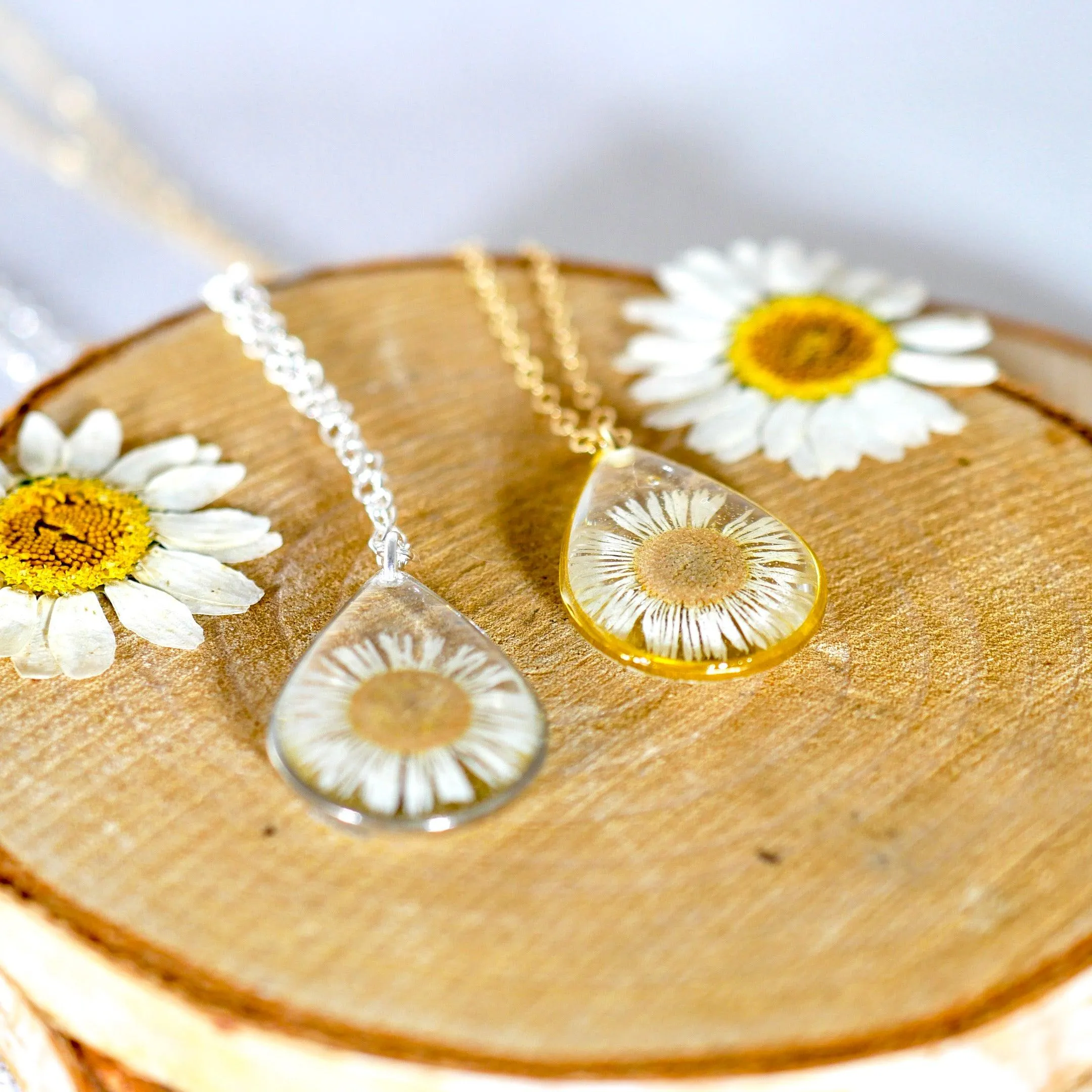 Tiny daisy Teardrop Necklace