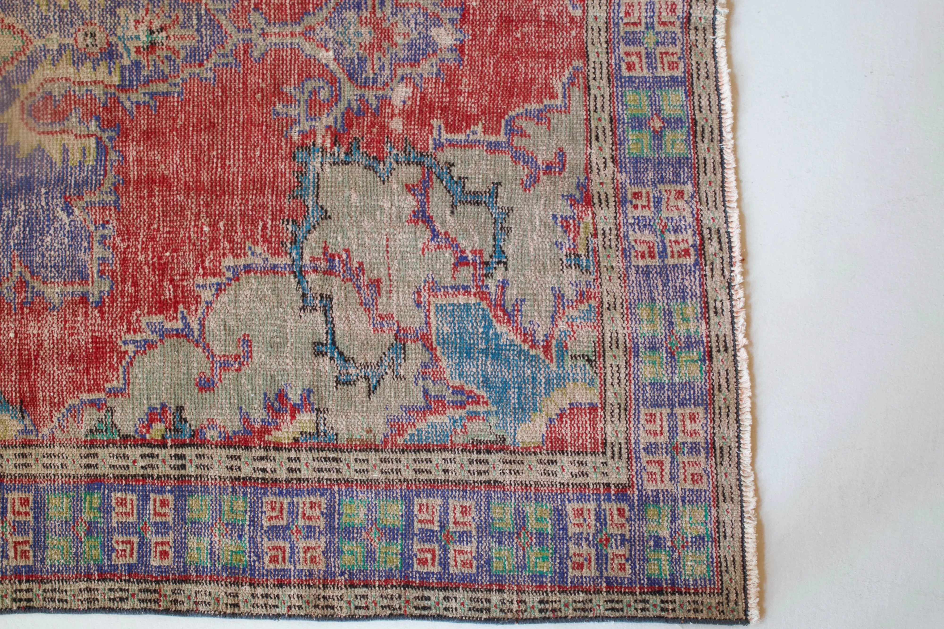 Vintage Isparta Rug 6'x8'5"