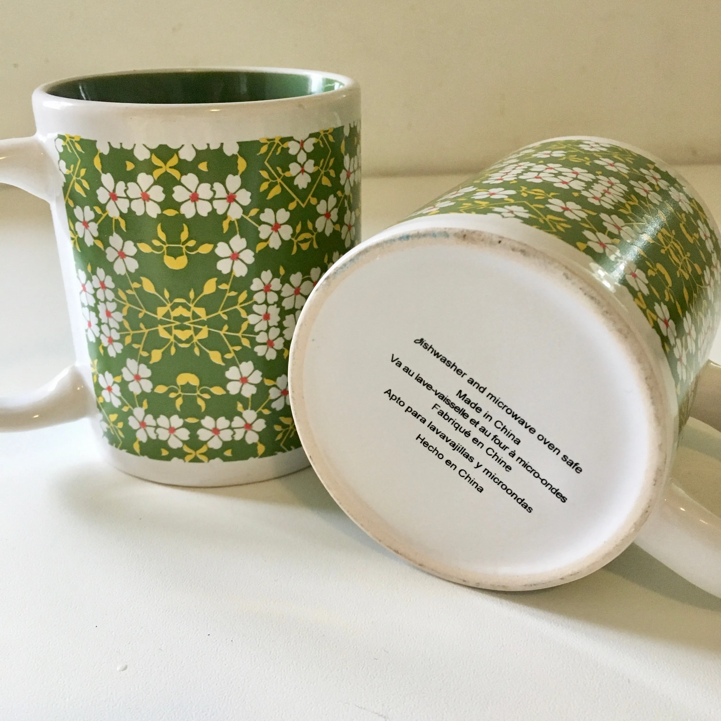 Vintage Retro 60s 70s Floral mug Set // Coffee Tea kitsch kitchen