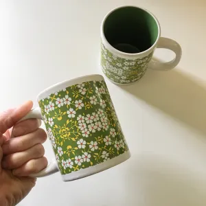 Vintage Retro 60s 70s Floral mug Set // Coffee Tea kitsch kitchen