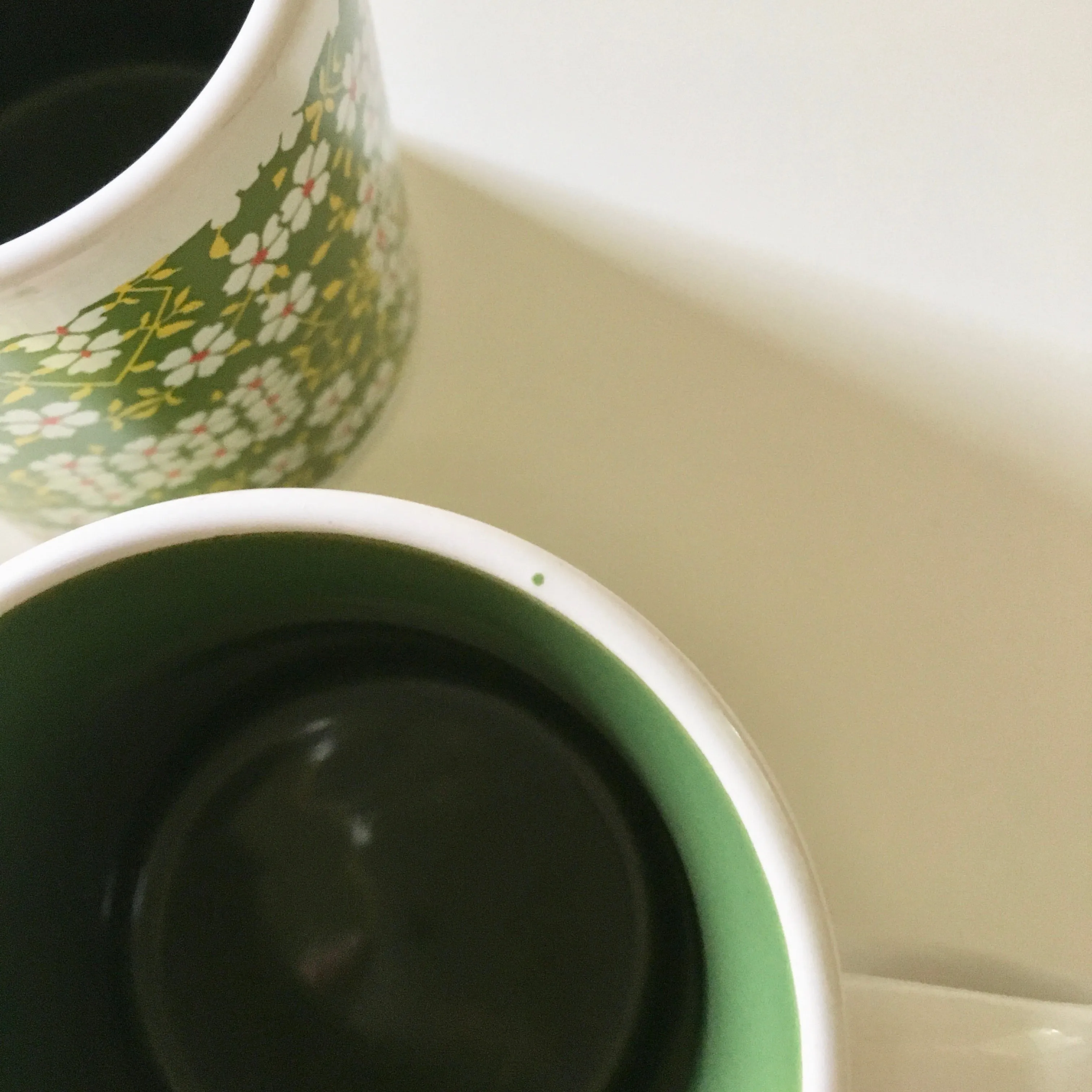 Vintage Retro 60s 70s Floral mug Set // Coffee Tea kitsch kitchen