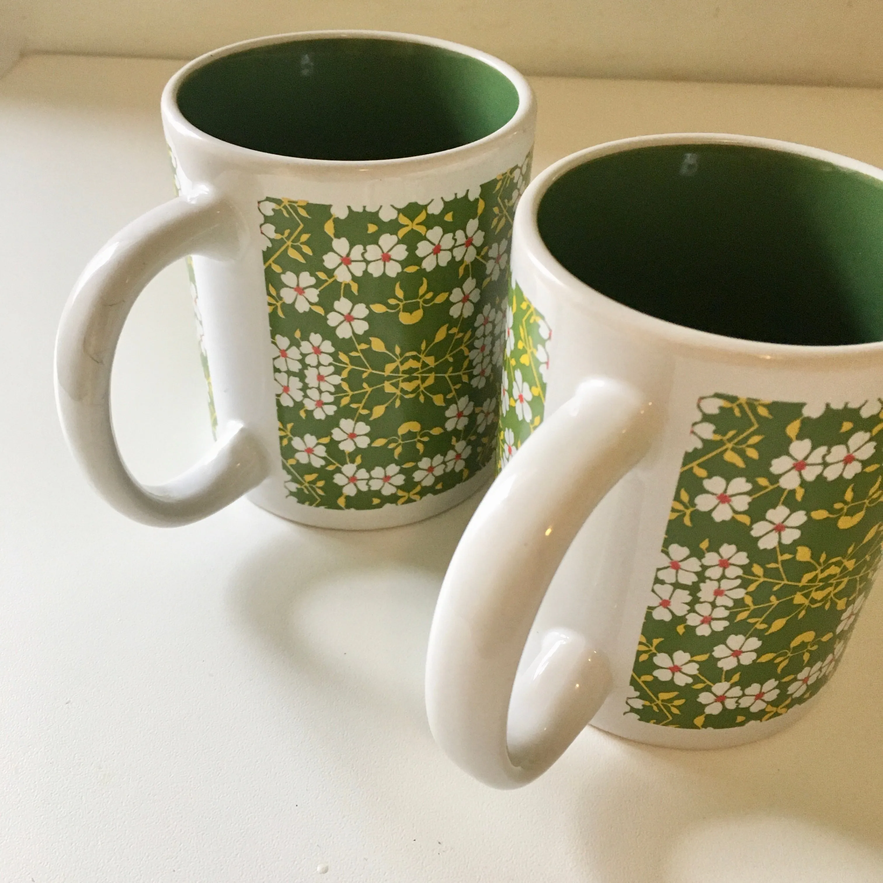 Vintage Retro 60s 70s Floral mug Set // Coffee Tea kitsch kitchen