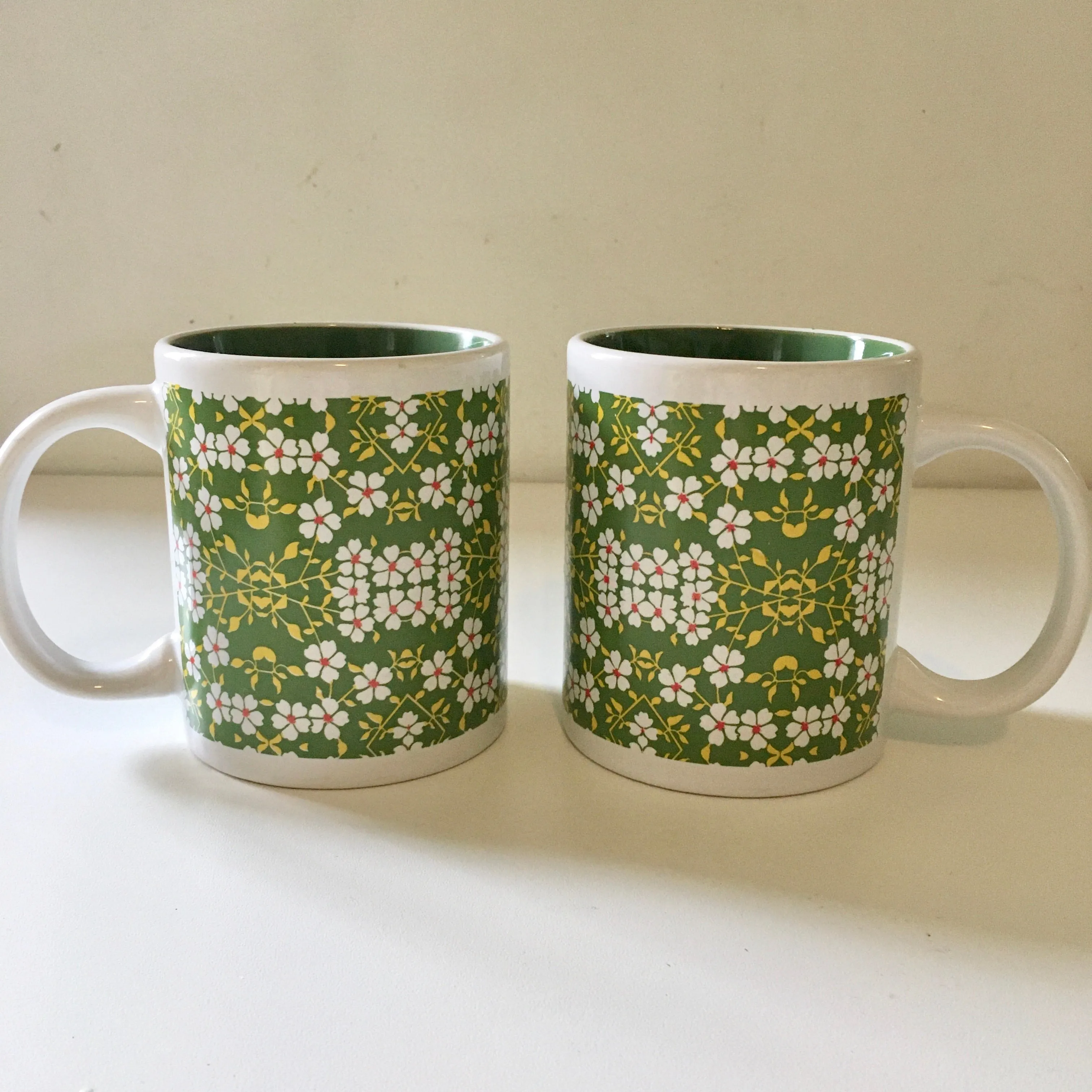 Vintage Retro 60s 70s Floral mug Set // Coffee Tea kitsch kitchen