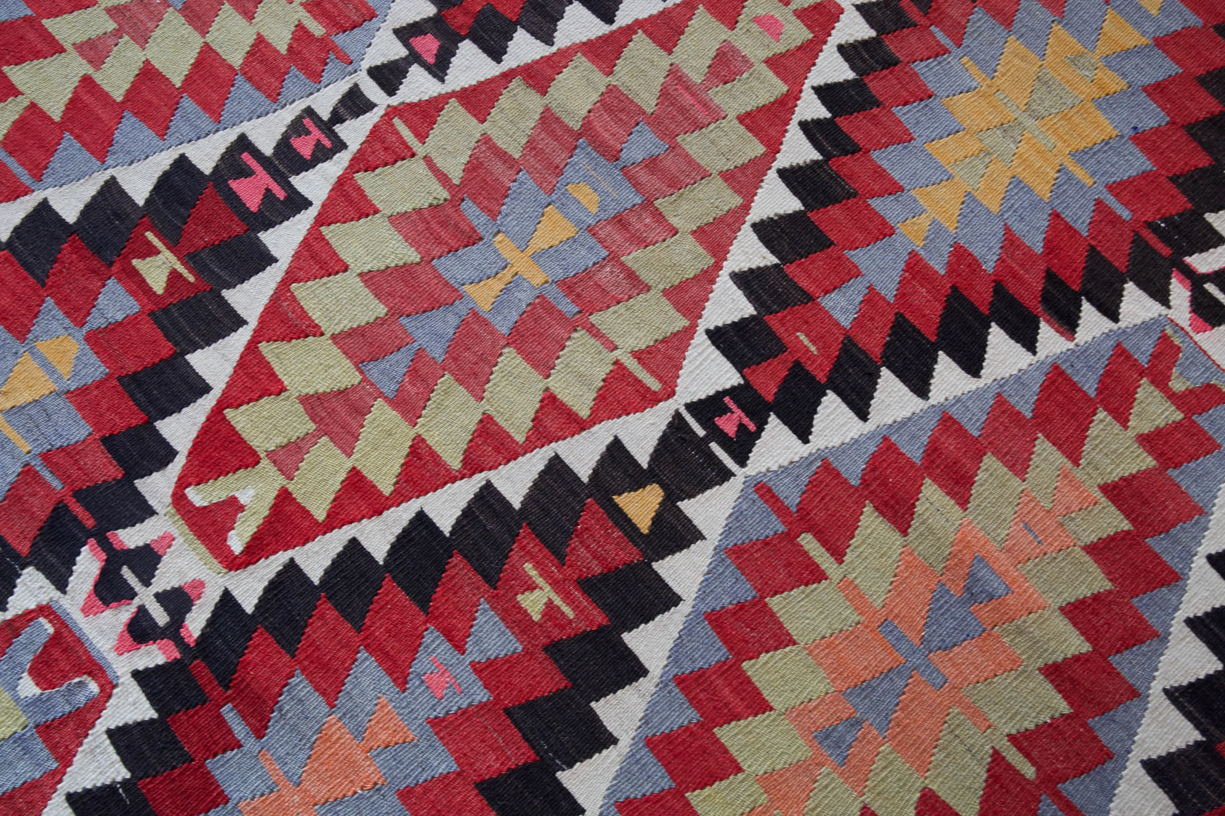 Vintage Toros Kilim Rug 5'7"x9'3"