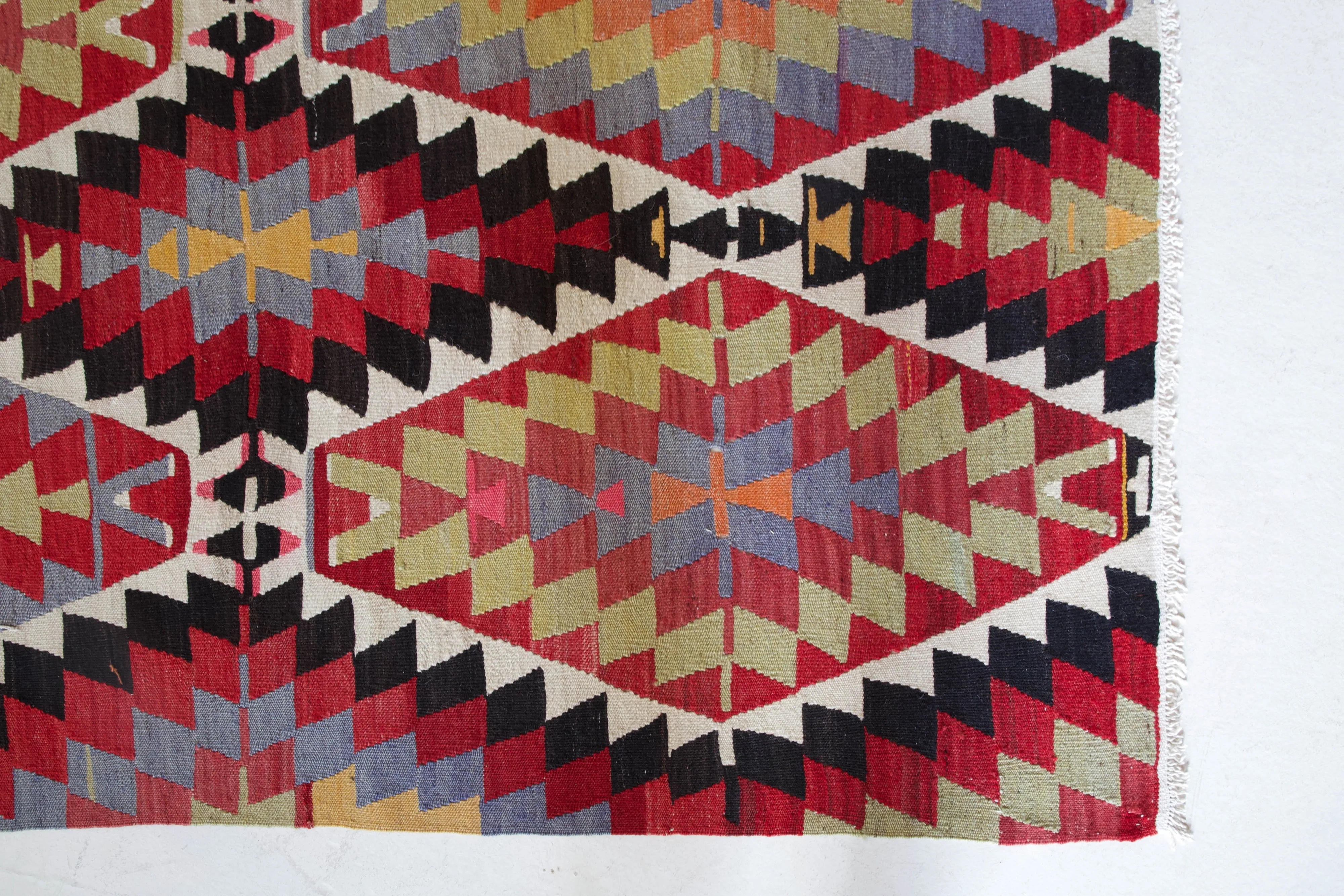 Vintage Toros Kilim Rug 5'7"x9'3"