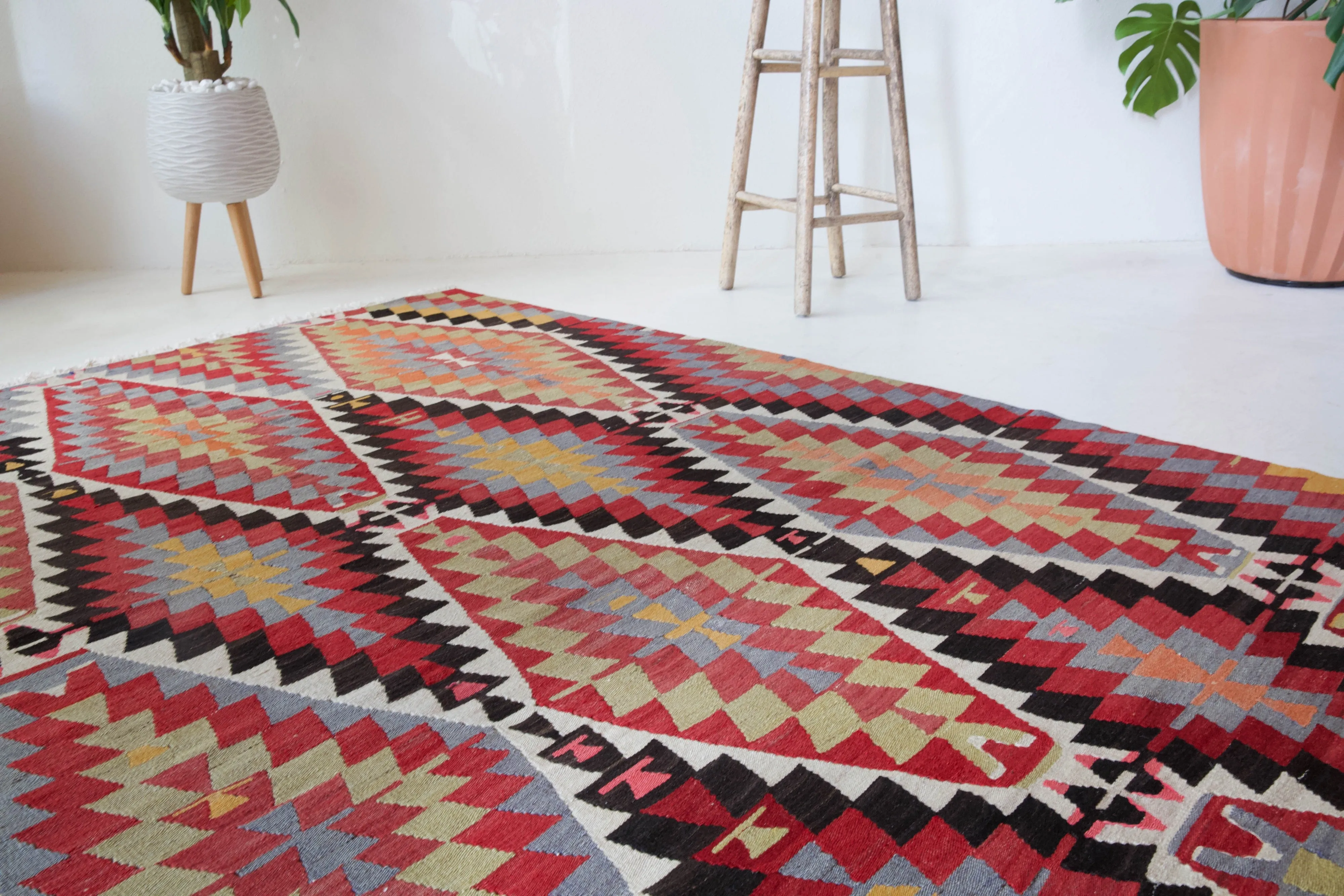 Vintage Toros Kilim Rug 5'7"x9'3"