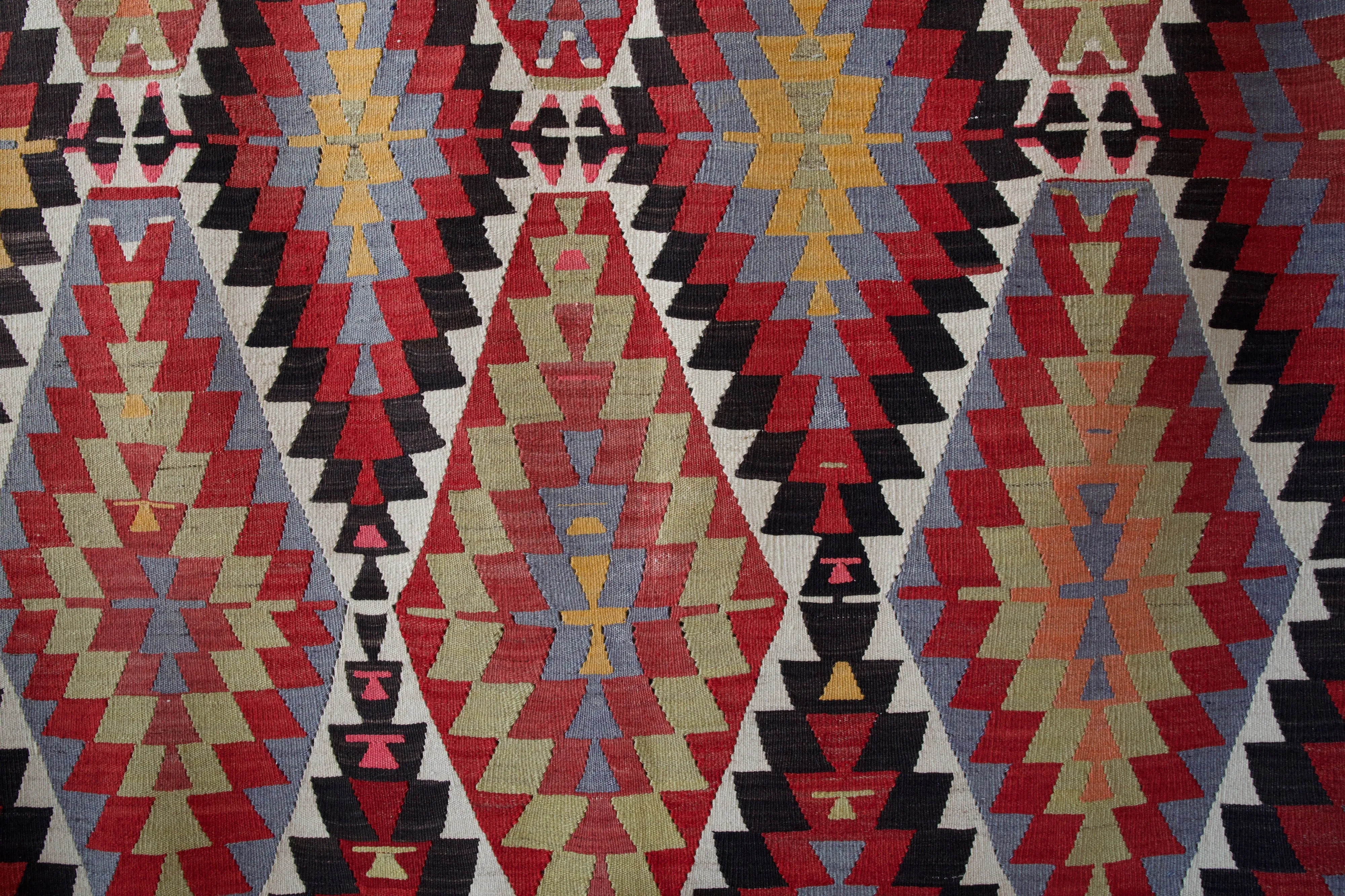 Vintage Toros Kilim Rug 5'7"x9'3"