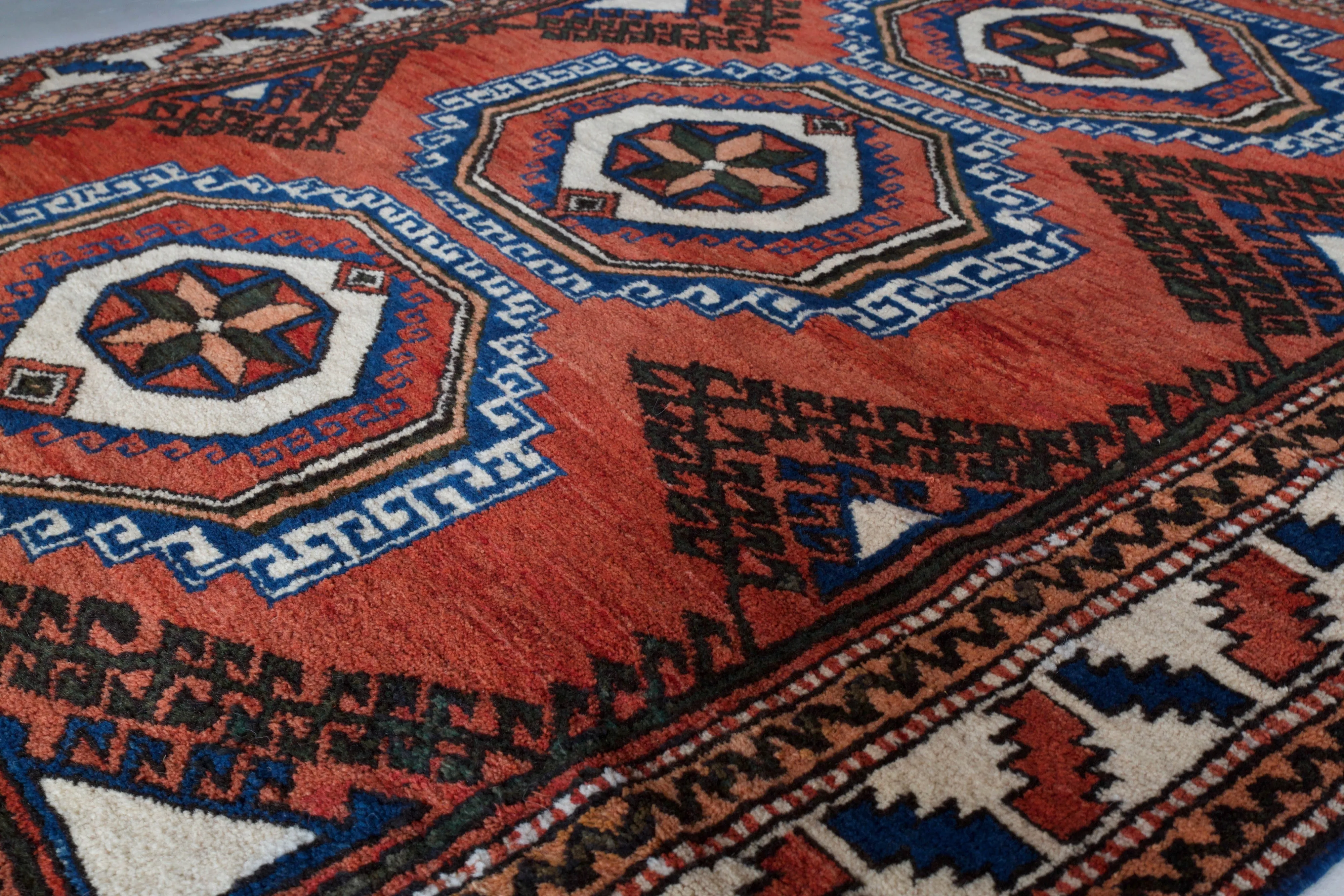 Vintage Western Anatolian Rug 5'6"x6'11"